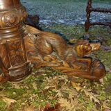 table de chasse ovale  1850  avec pieds central avec animaux scluptés