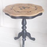 Turntable pedestal table