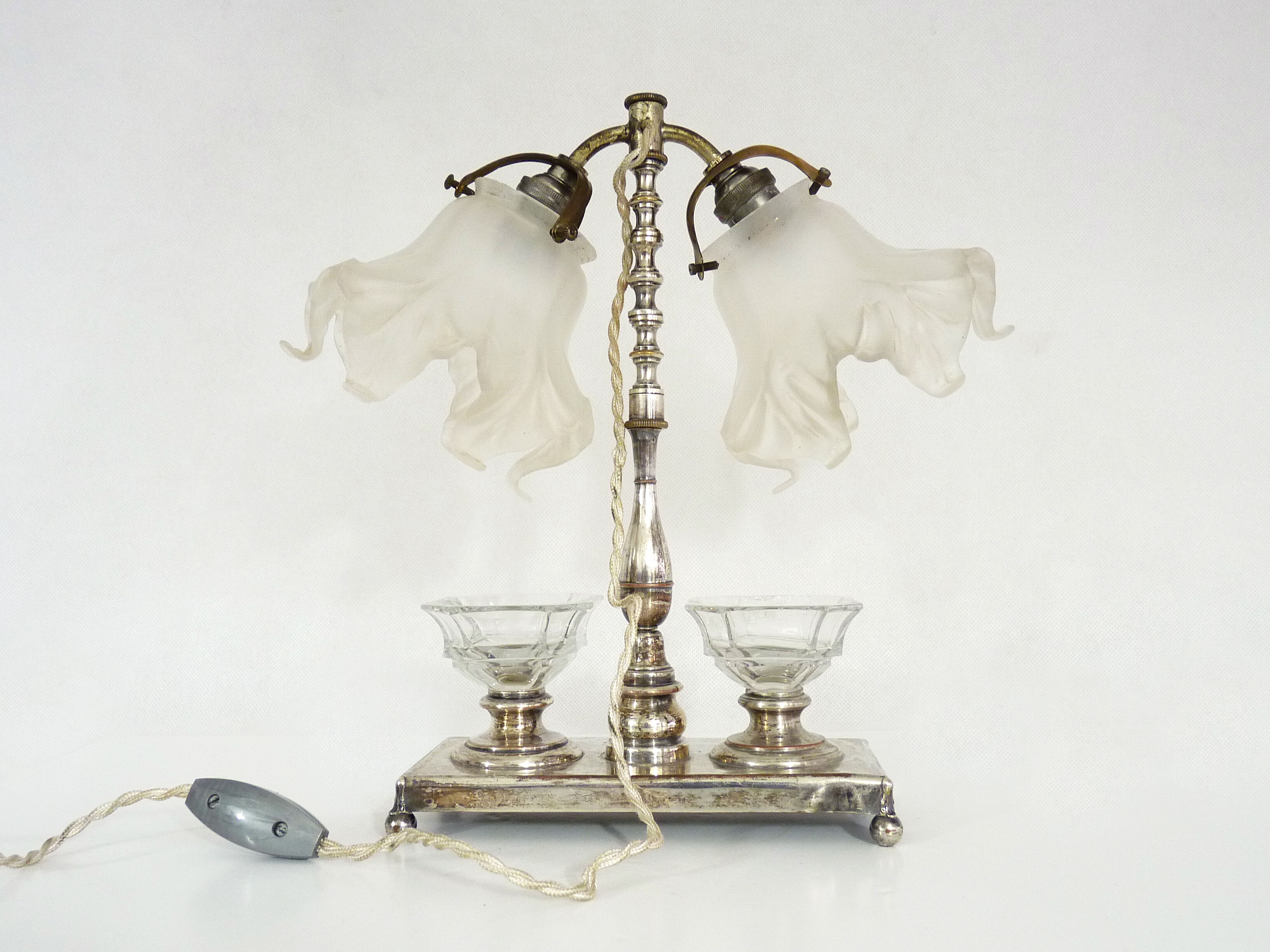 Art Deco ink lamp in silver metal and glass paste tulip. Anne 30