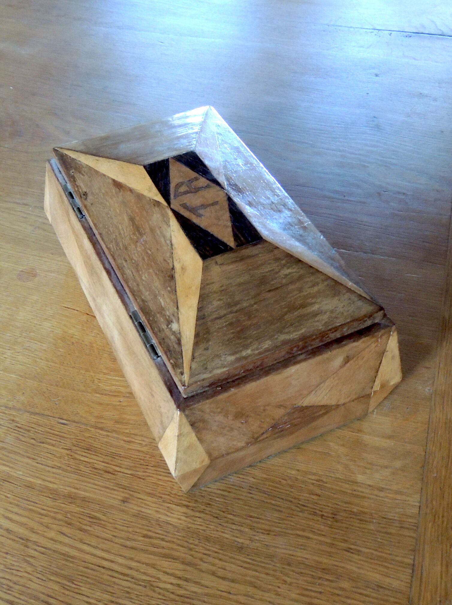 Box marquetry diamond tips initials TR