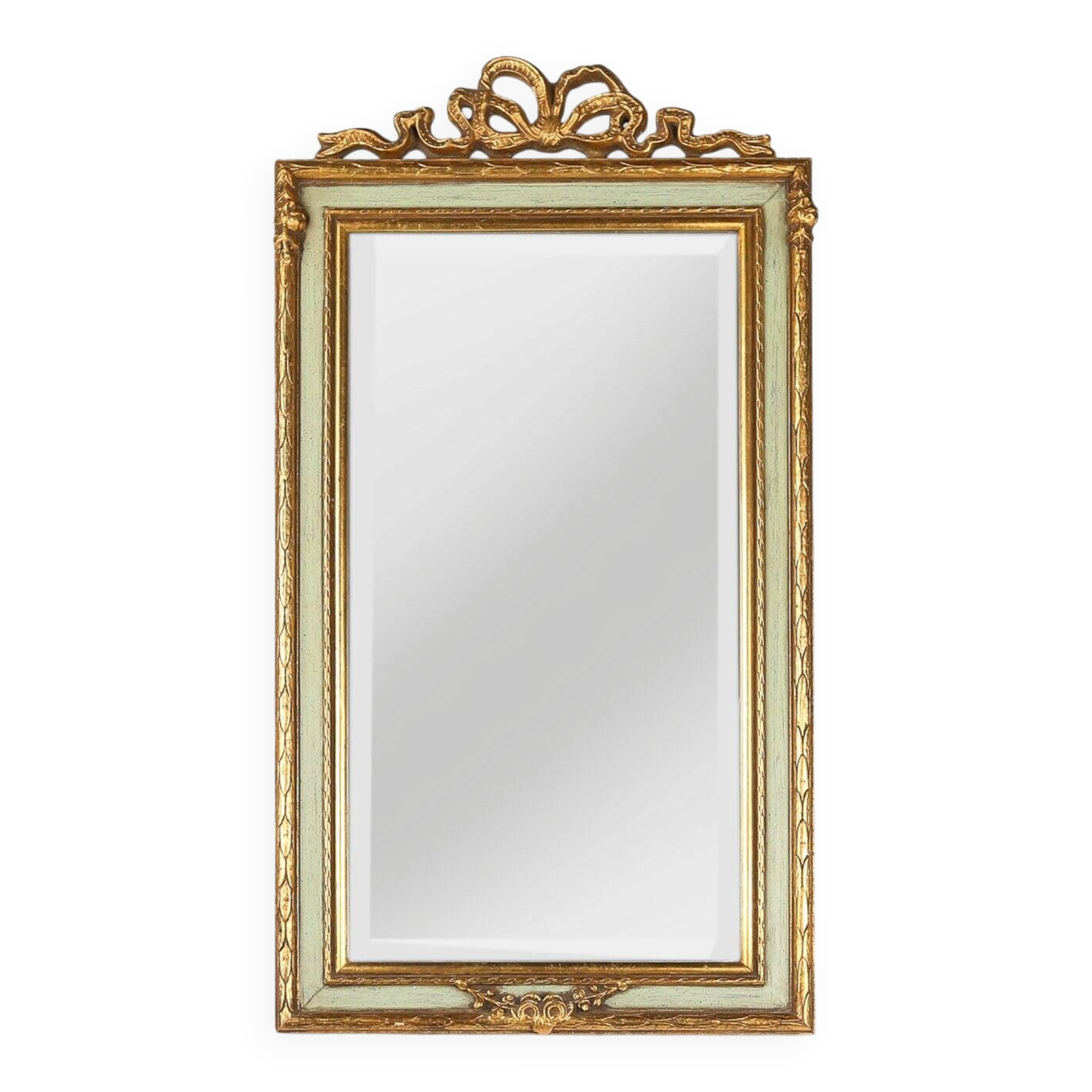Miroir décoré de feuilles d'or dans le style baroque rococo, France années 1950.