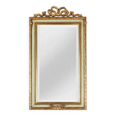Miroir décoré de feuilles d'or dans le style baroque rococo, France années 1950.