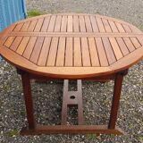 Stretchable garden dining table in solid teak