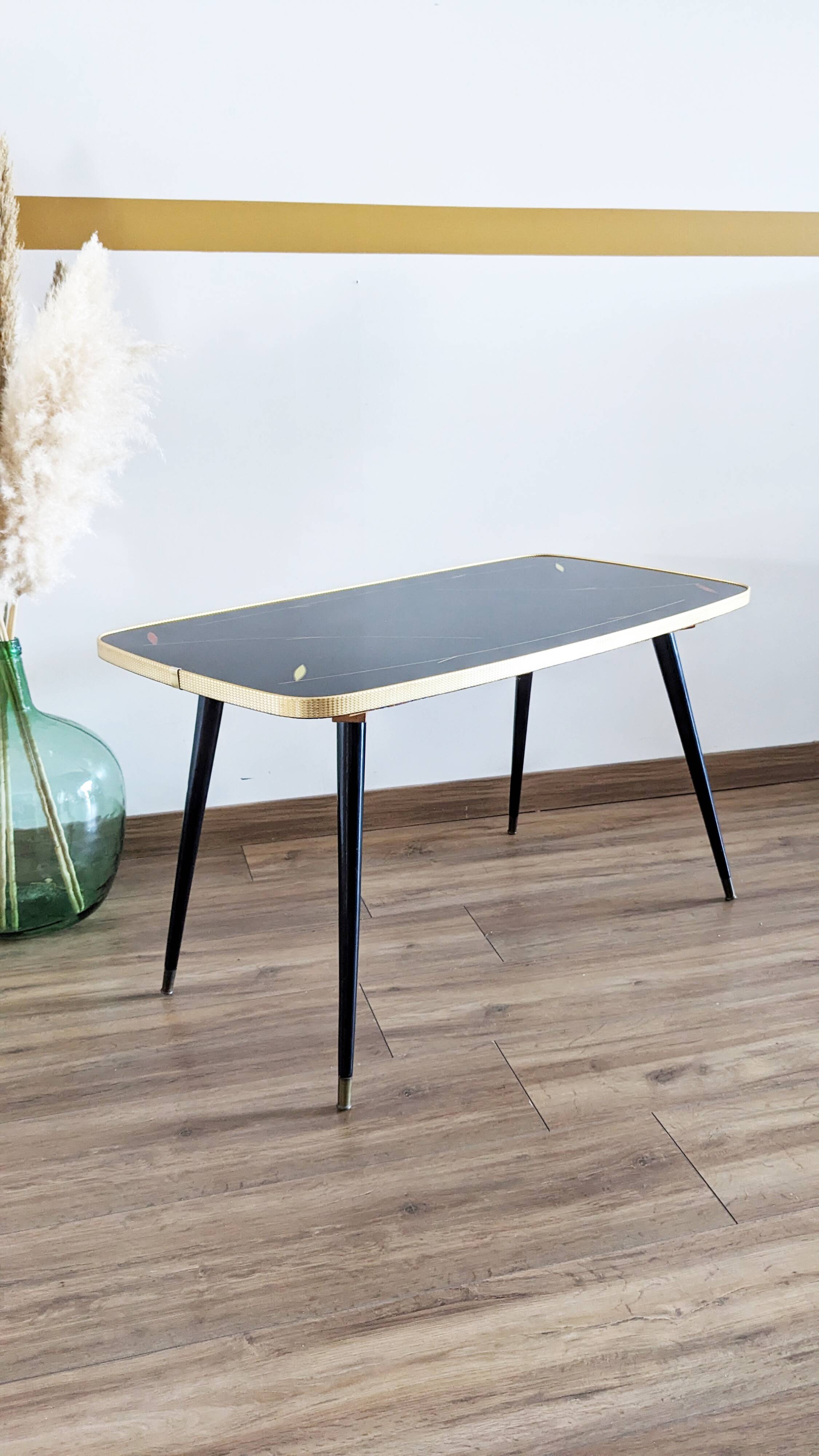 Glass coffee table with spindle legs