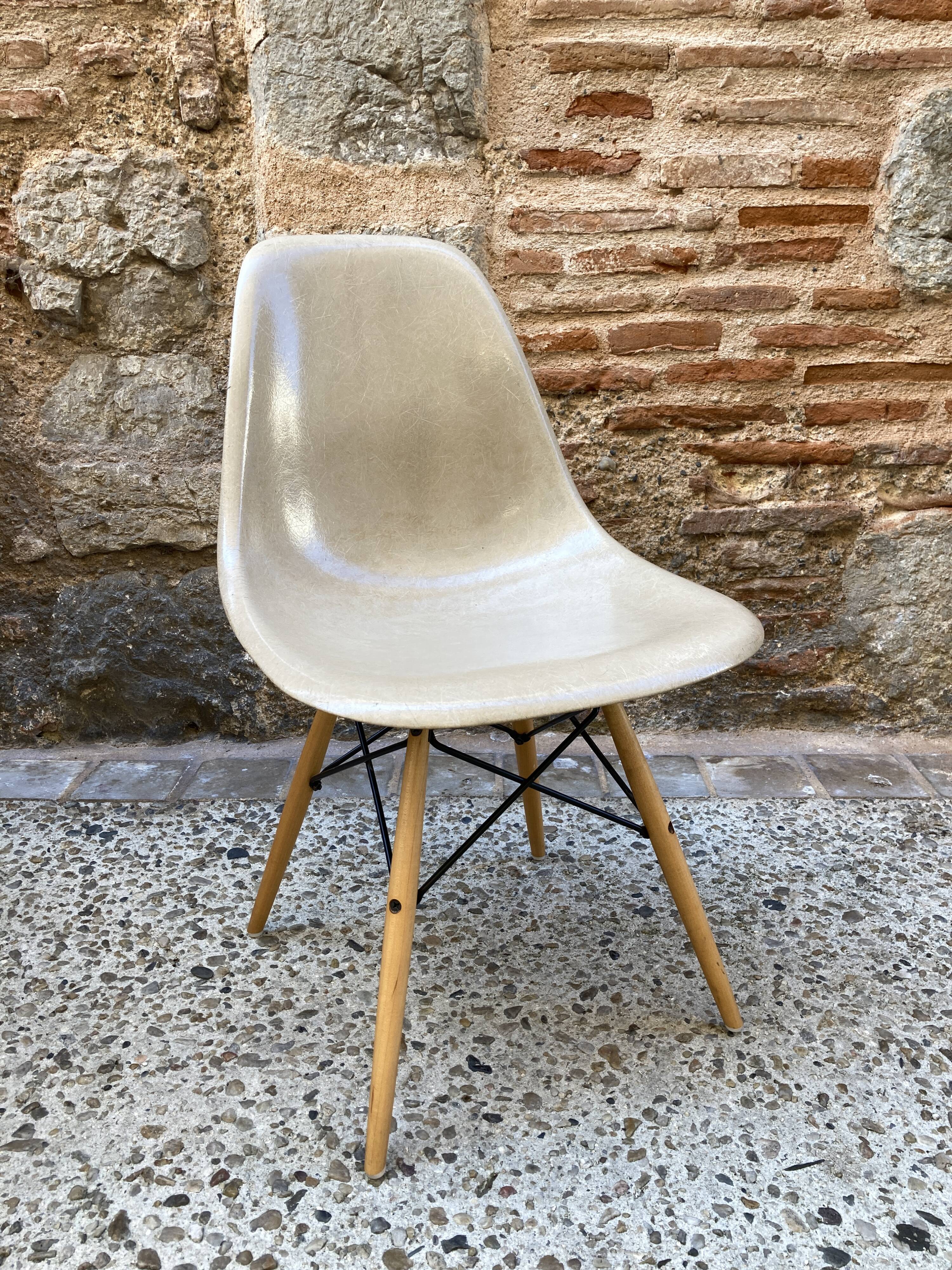 Beige chair DSW Eames