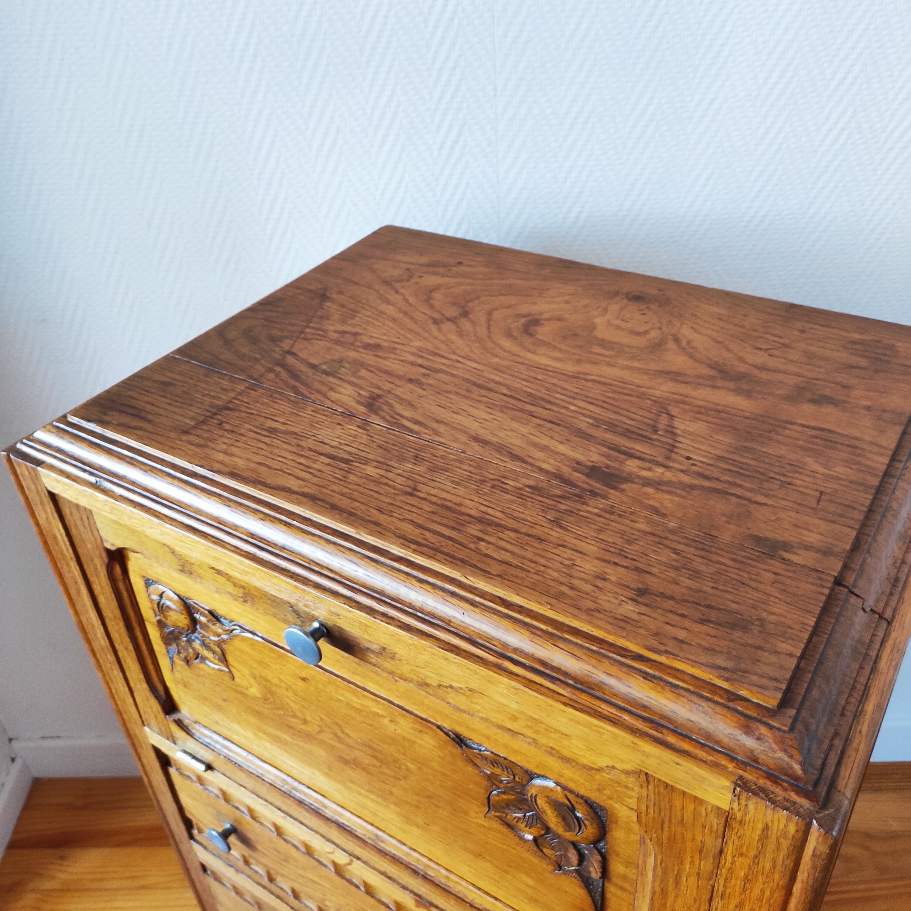 Art Deco oak chest of drawers