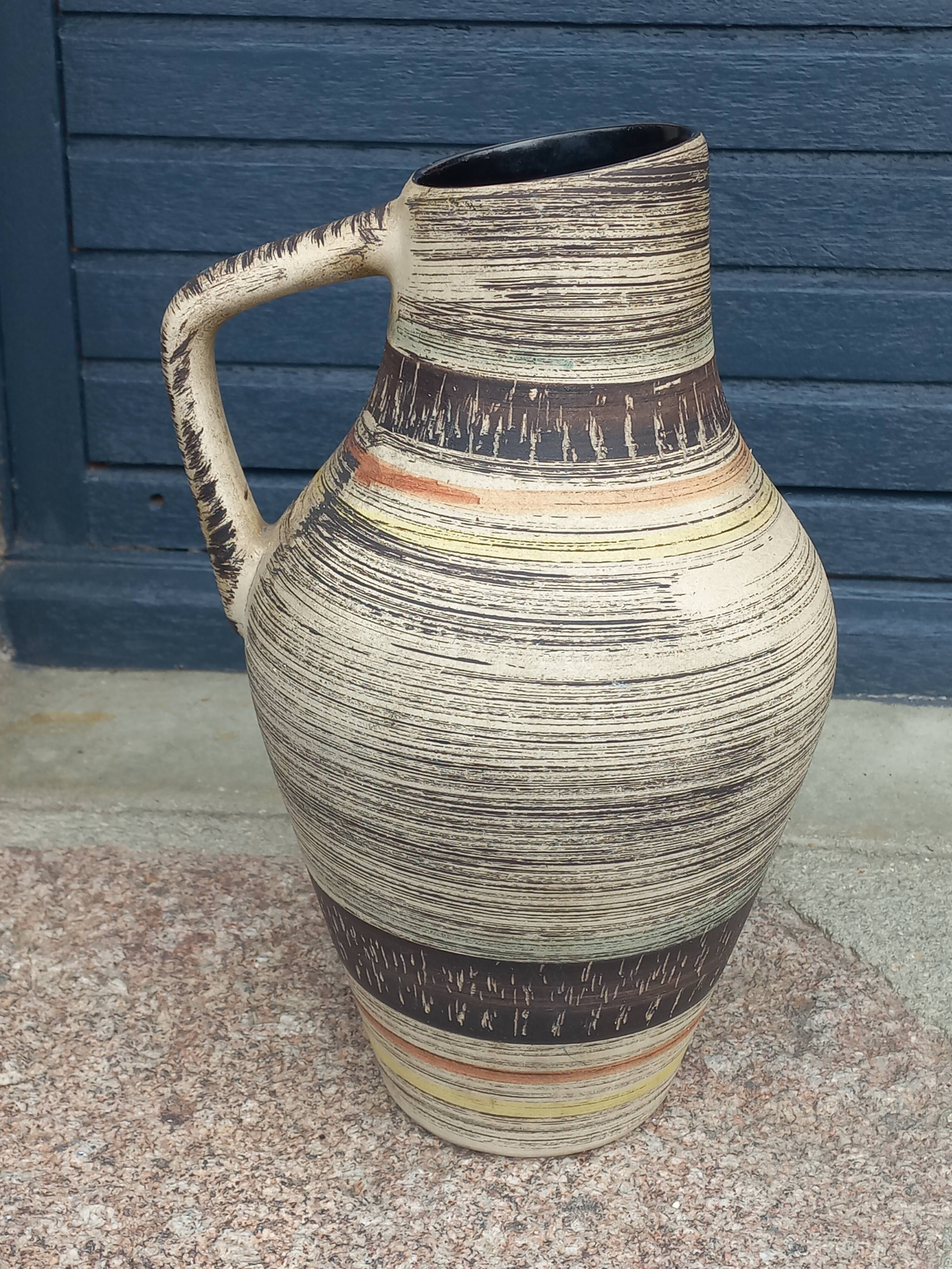 Vase cruche en céramique des années 60 multicolore et sacrifiée