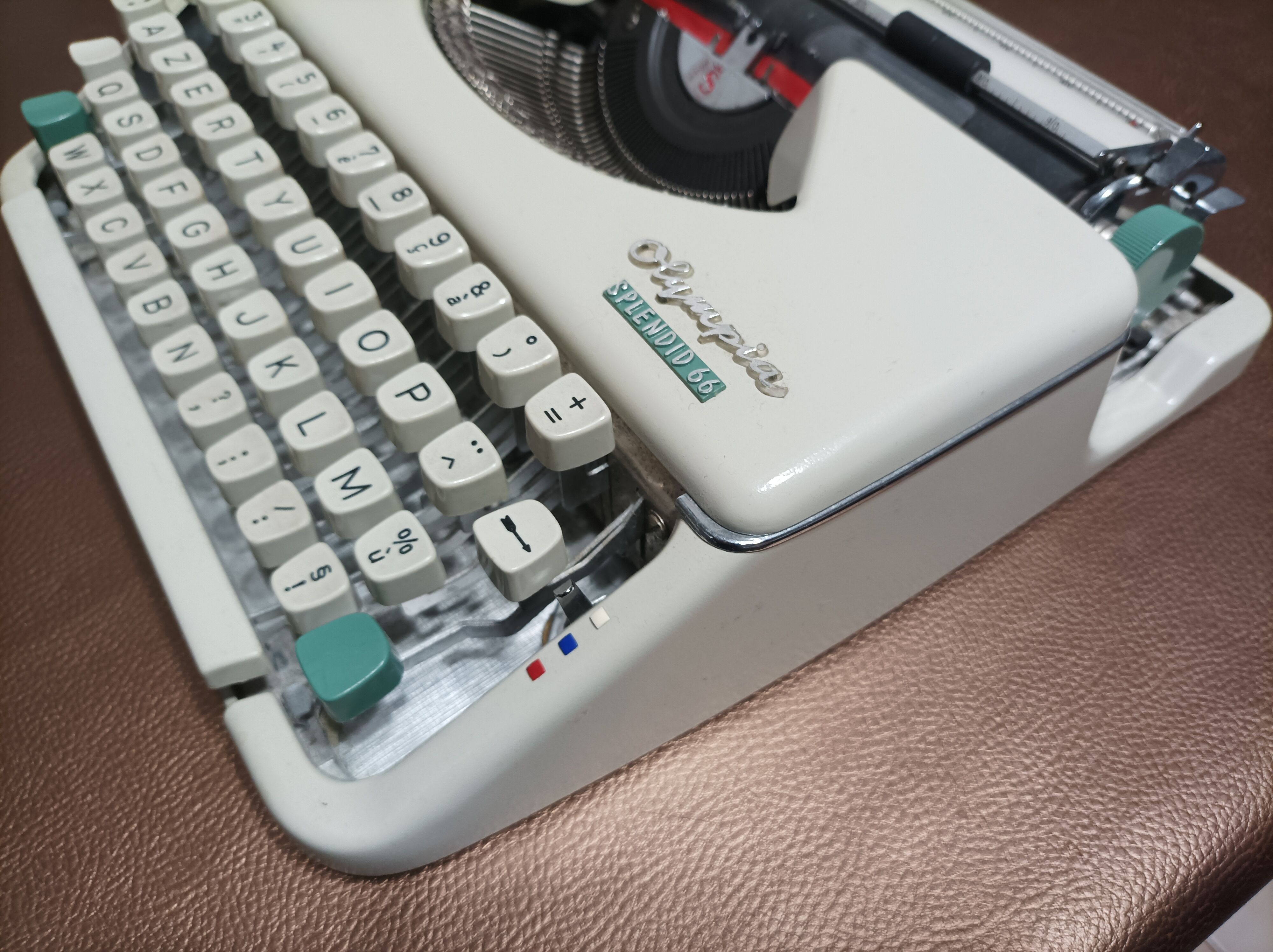 Vintage Olympia Splendid 66 machine + bag + manual