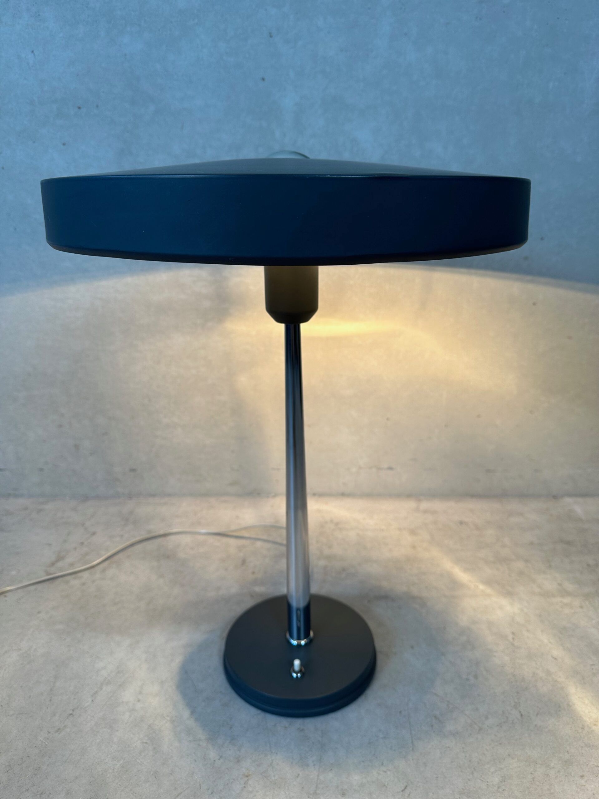 Vintage Philips Louis Kalff Timor lamp