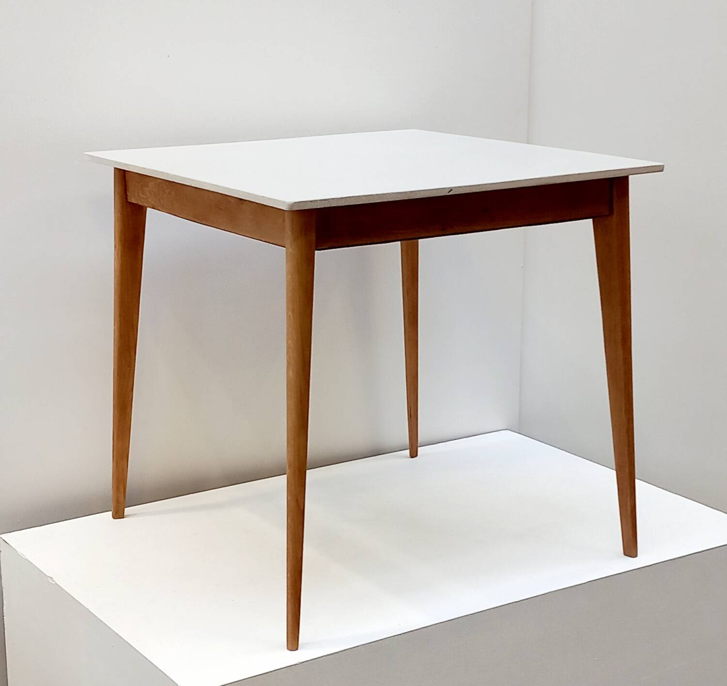 Scandinavian table