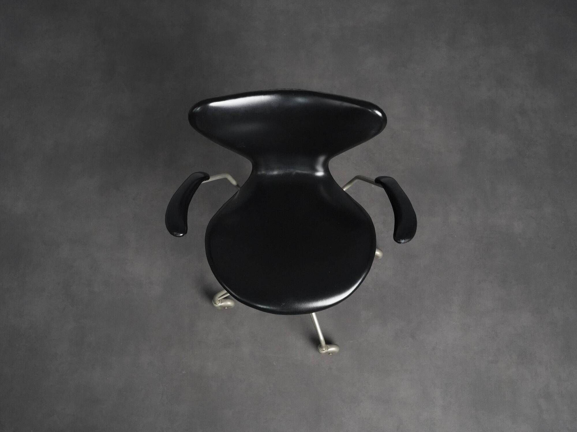 First edition Arne Jacobsen model 3217 office chair for Fritz Hansen, Denmark, 1950s