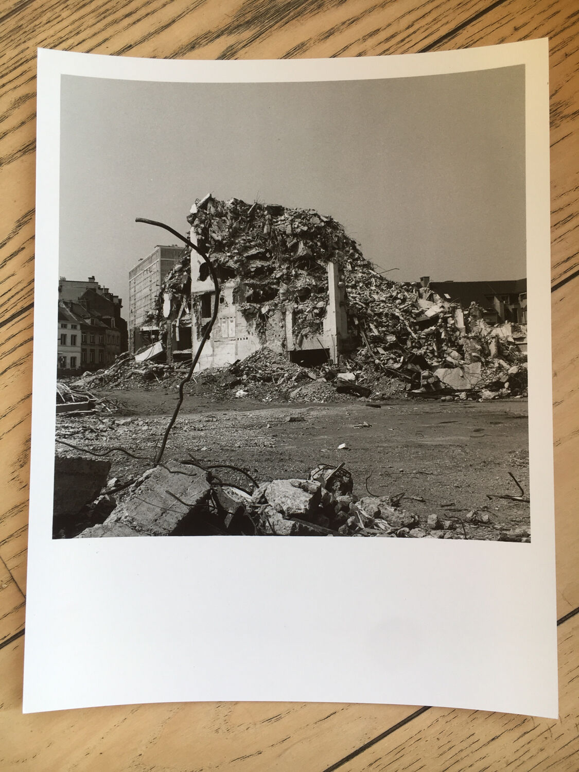 Photo architecture brutalisme années 80