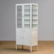 Armoire à pharmacie en fer, années 1950