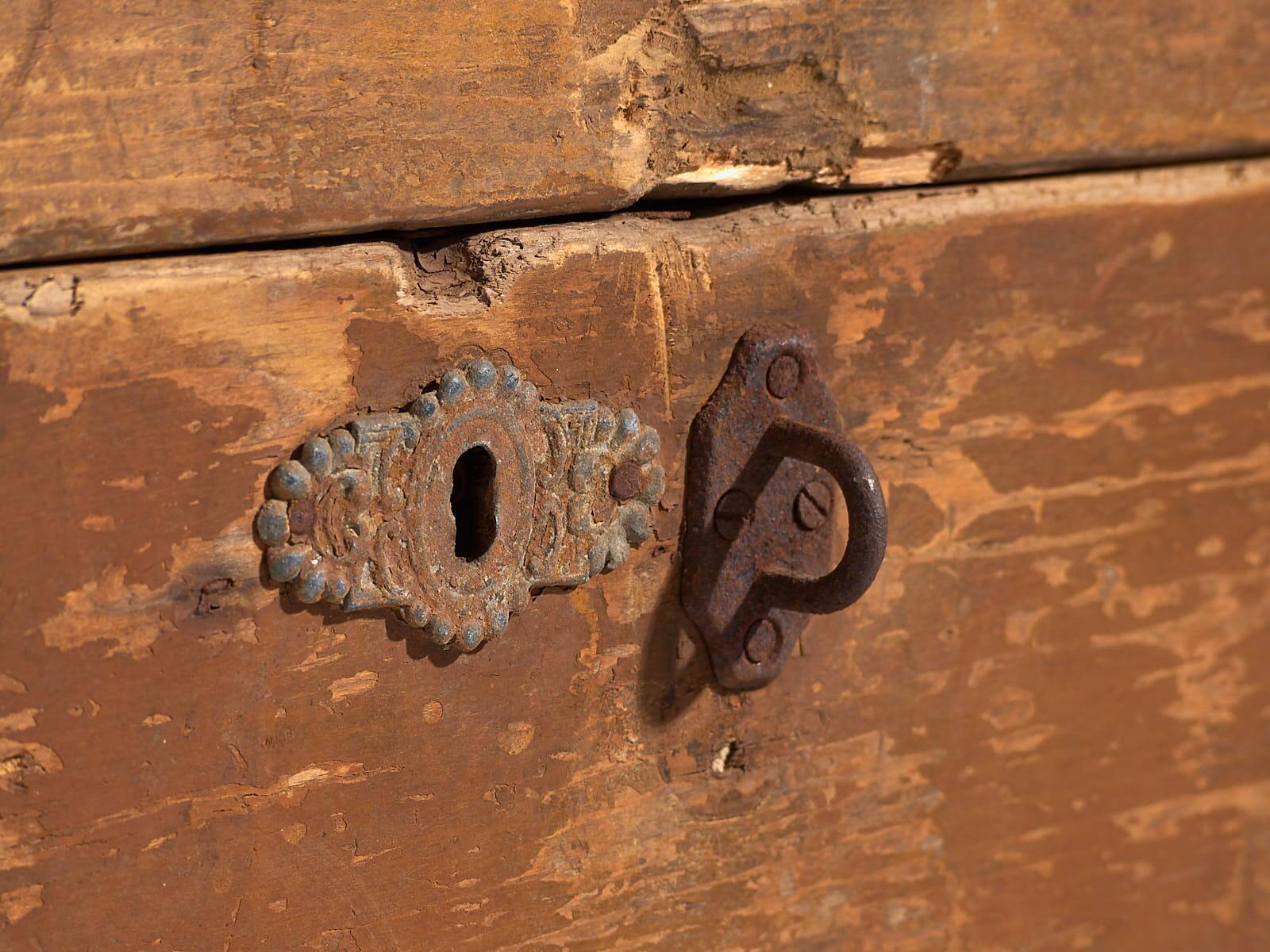 Antique chest with brown patina (c.1920) #49