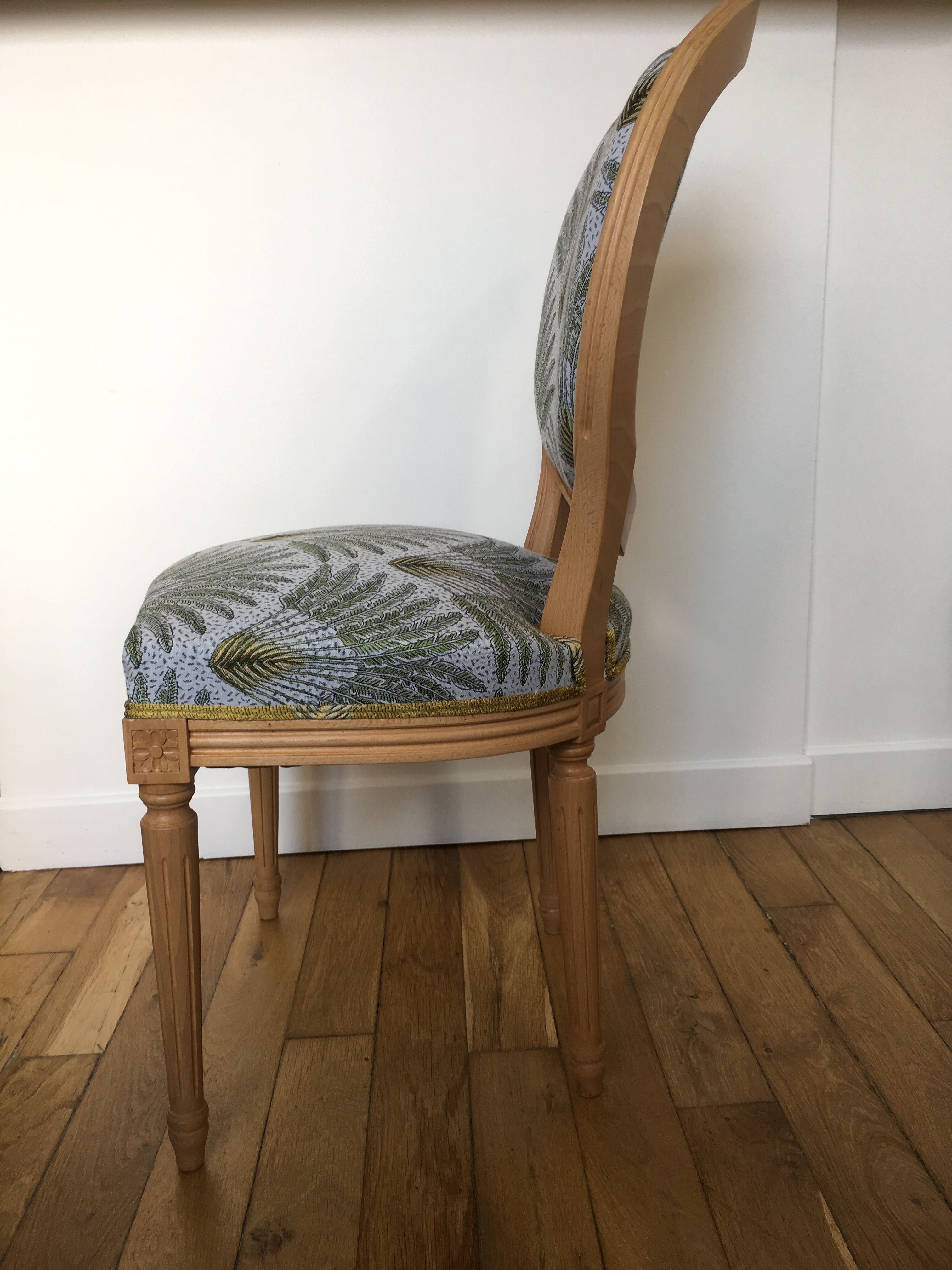 Louis XVI style armchair medallion