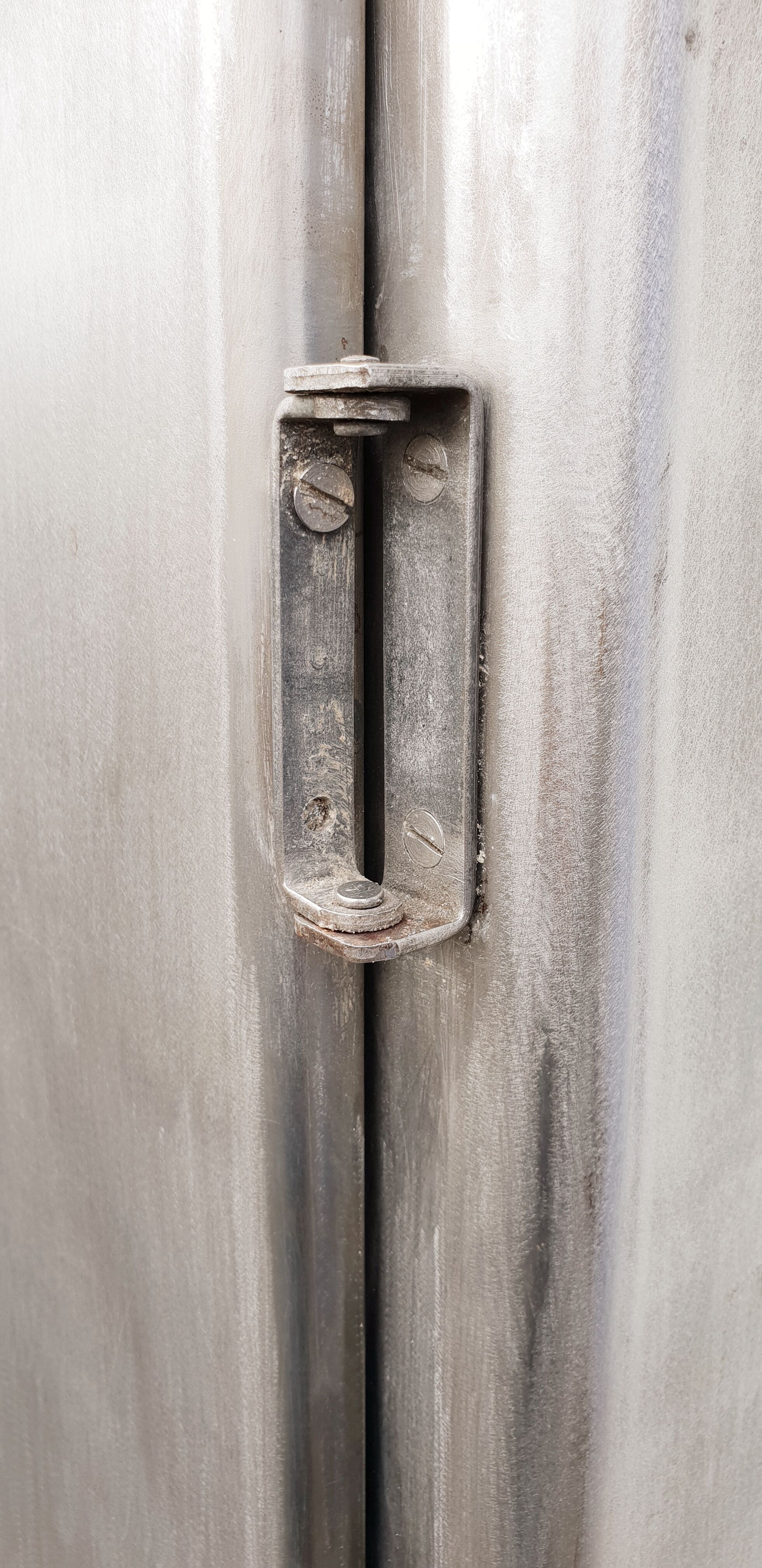 Armoire métallique vintage