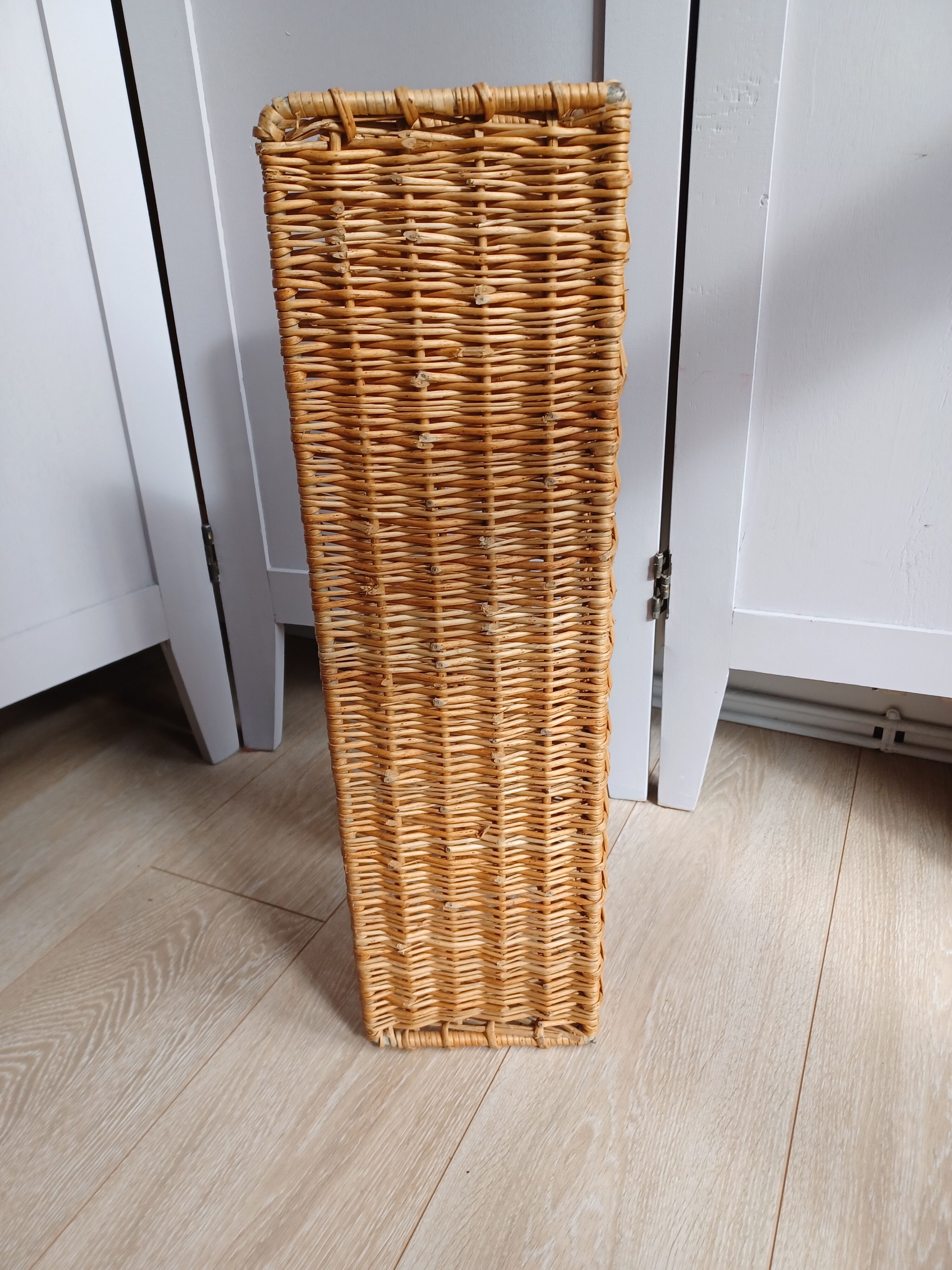Étagère murale vintage en rotin