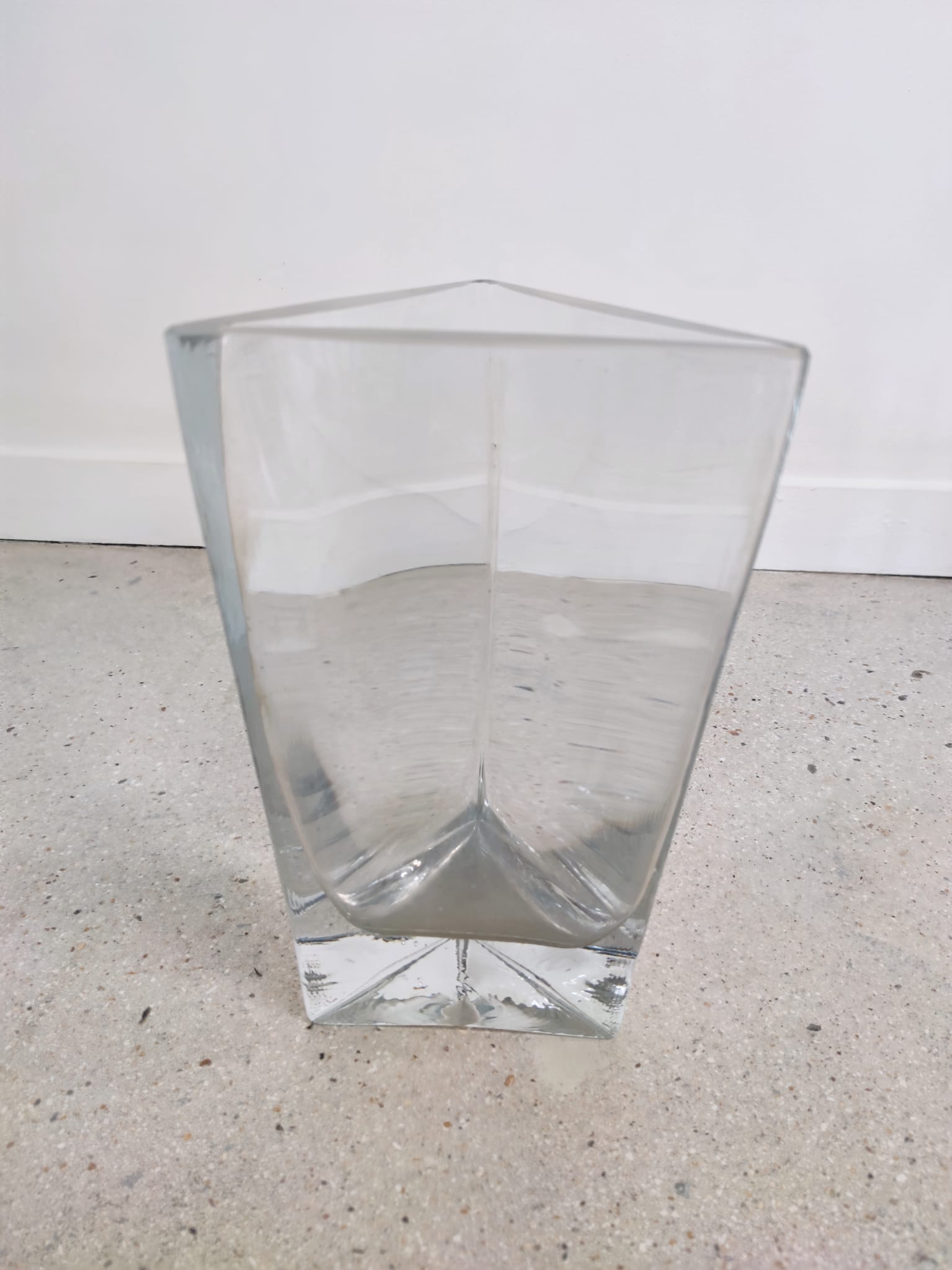 Triangular vase in thick transparent glass H:30cm