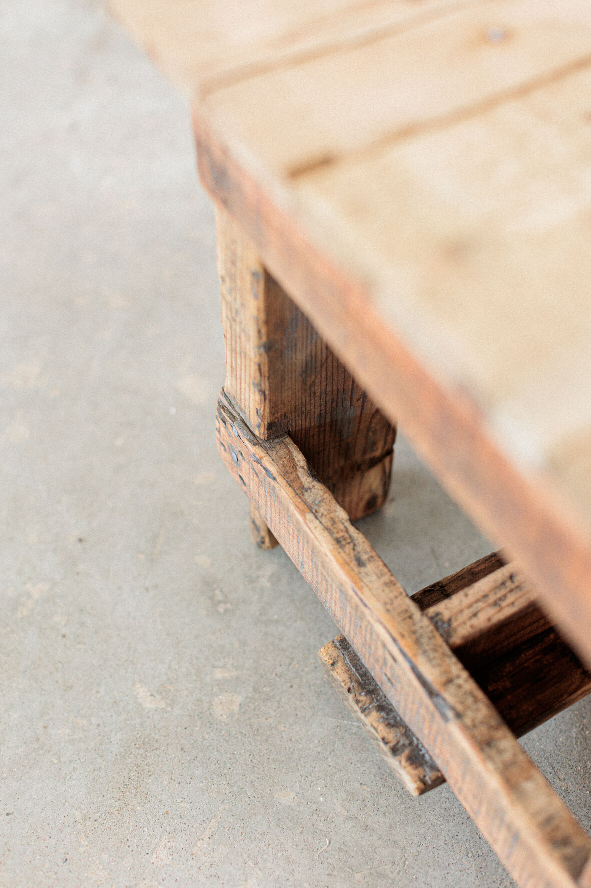 Wooden coffee table "Azalea"