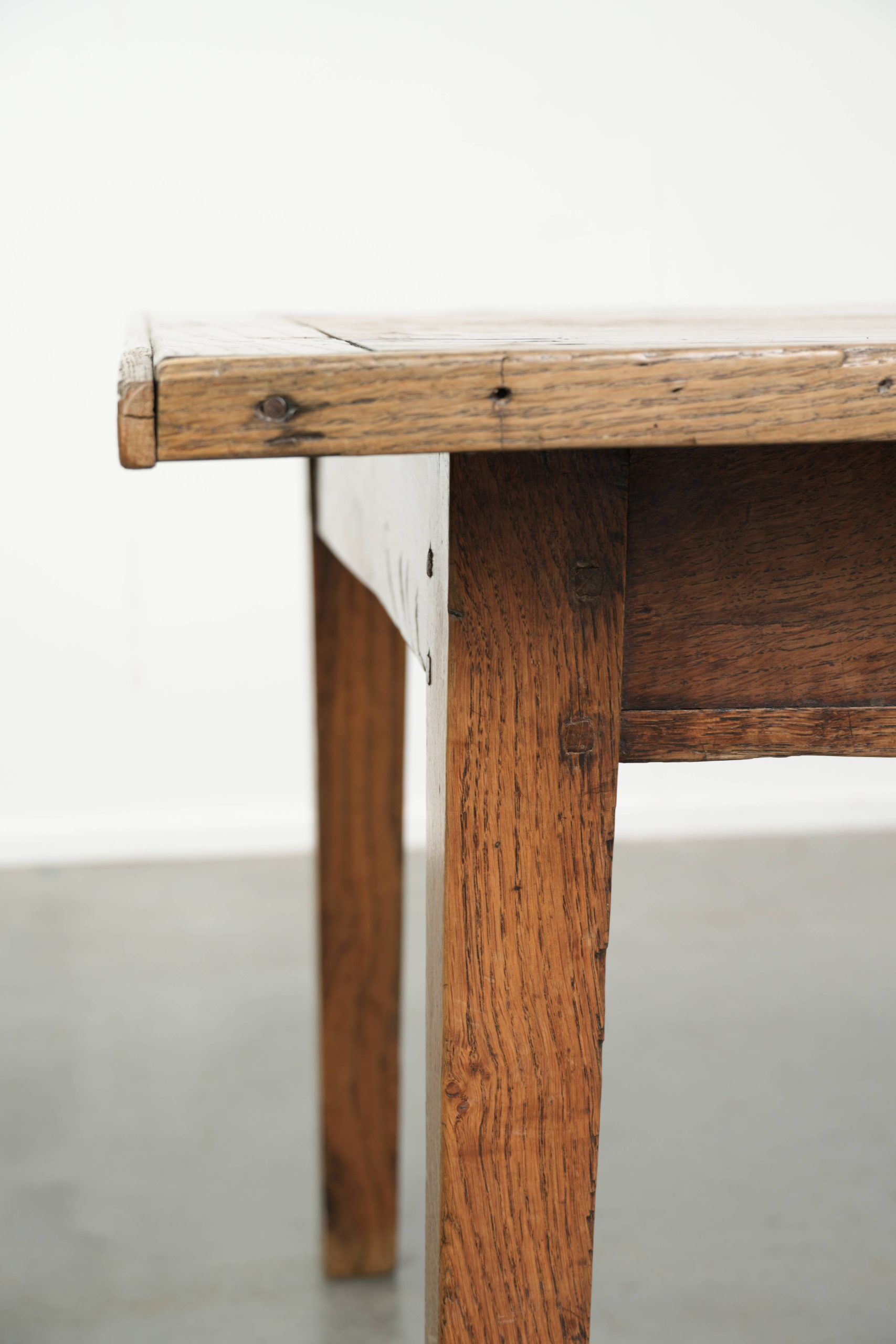Antique pinewood coffee table with a drawer and a rural appearance