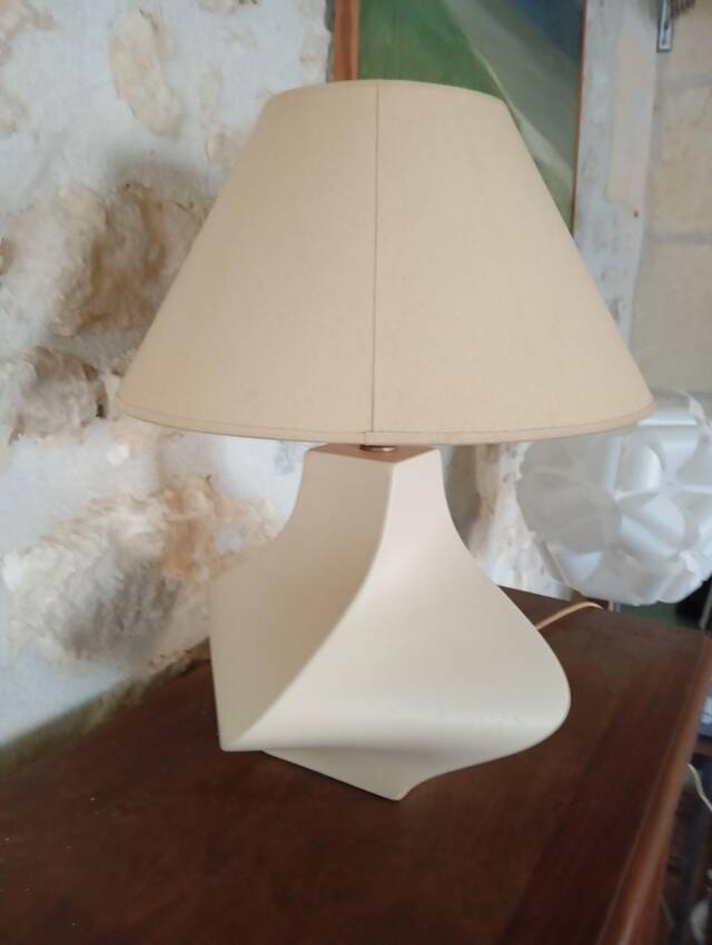 Sculptural lamp "Torsade" in matte ceramic – KOSTKA Edition