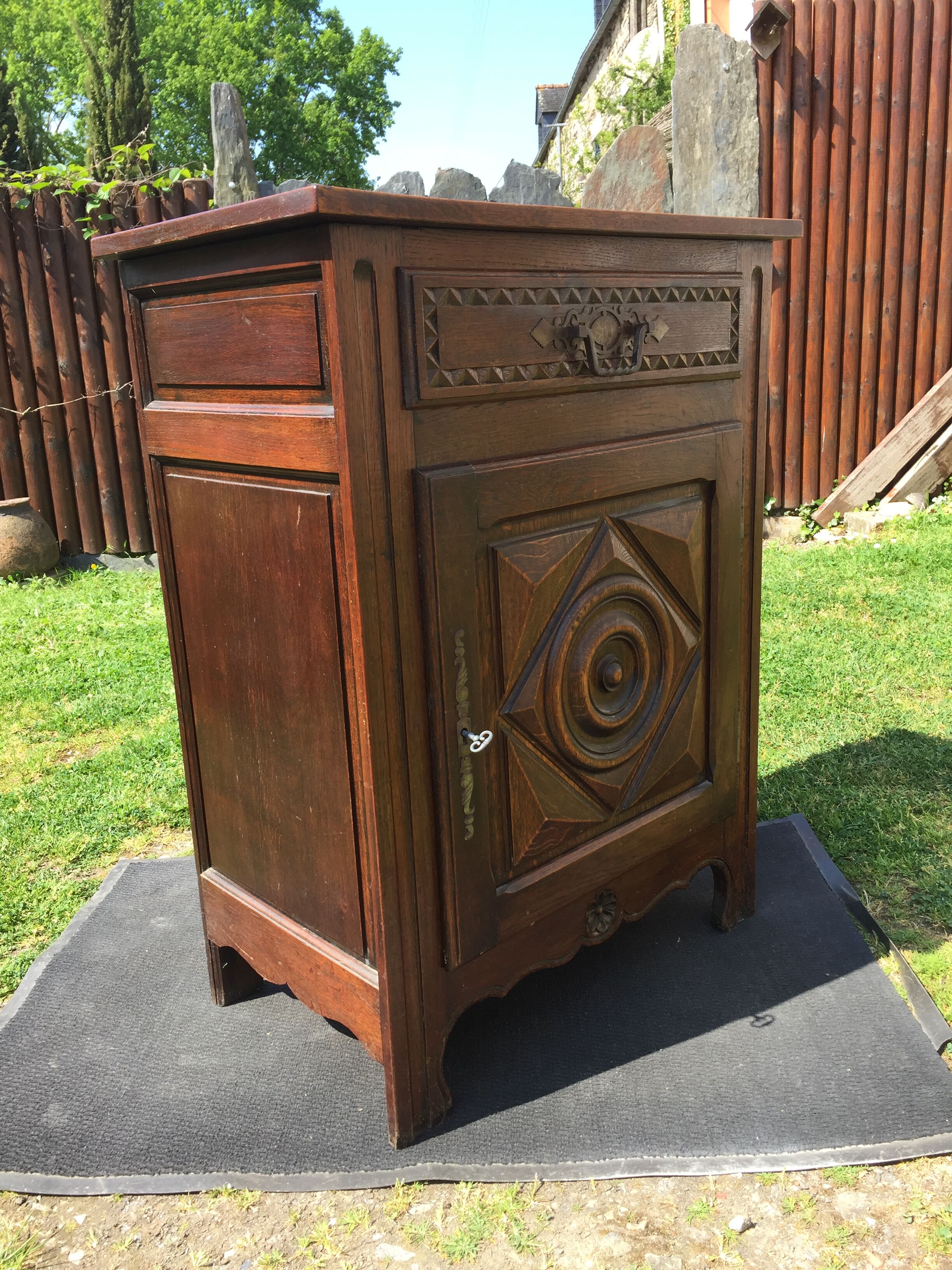 Buffet neo Louis XIII in oak with 1 door and 1 drawer.