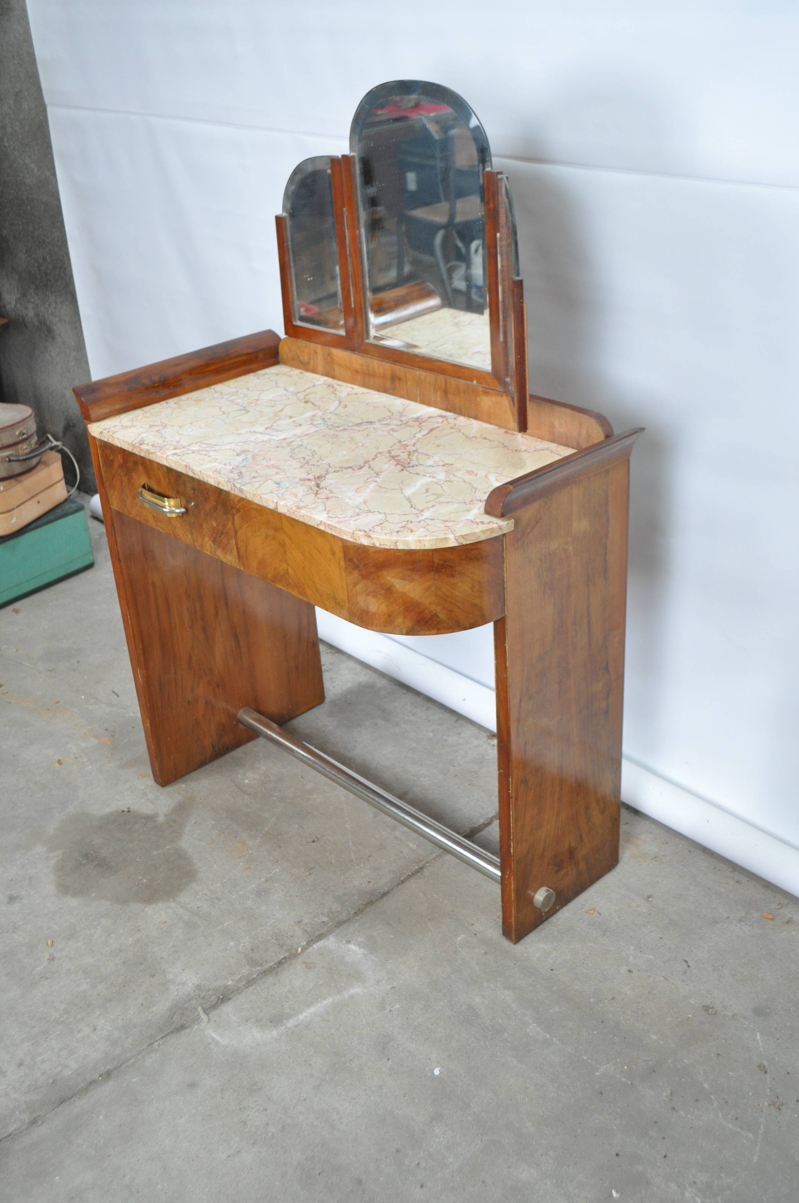 Art deco dressing table