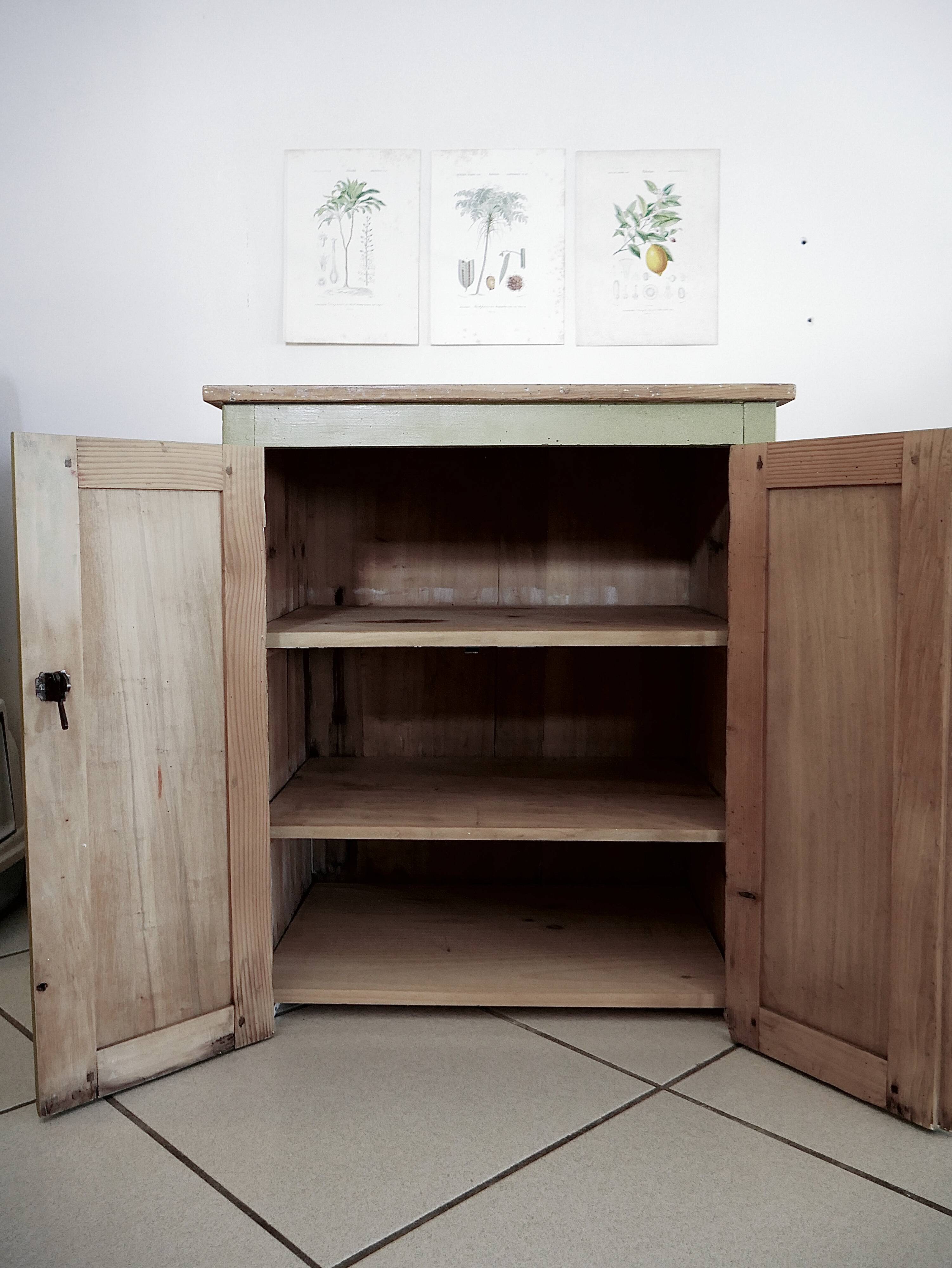 Parisian buffet "clay green"