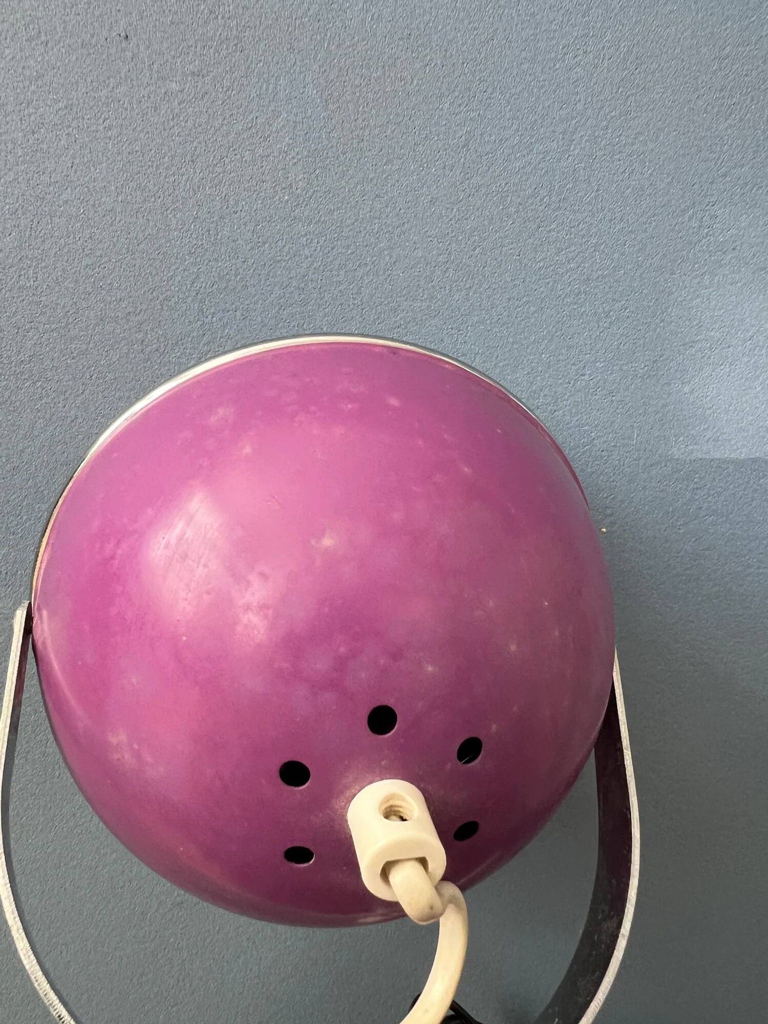 Lampe de bureau vintage violette en forme de globe oculaire de l'ère spatiale