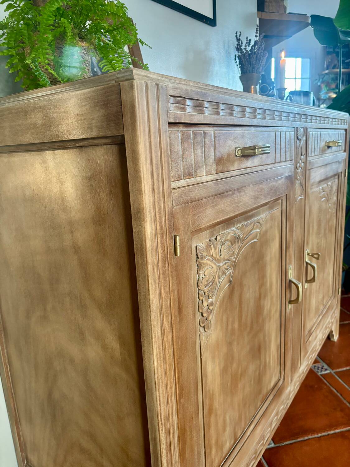 Buffet Art Déco des années 40 en bois massif blanchi – restaurer