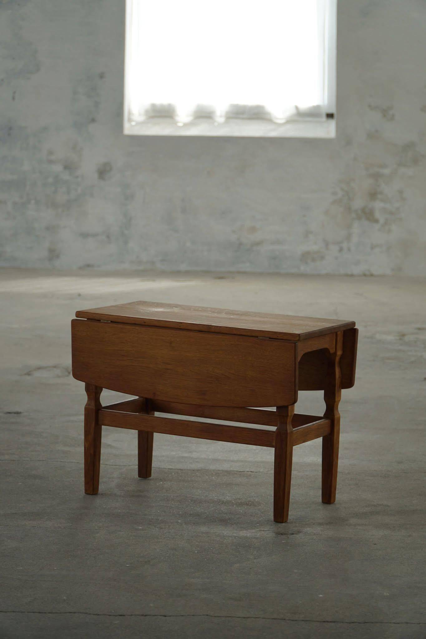 Modern Danish folding side table in solid oak, mid-20th century.
