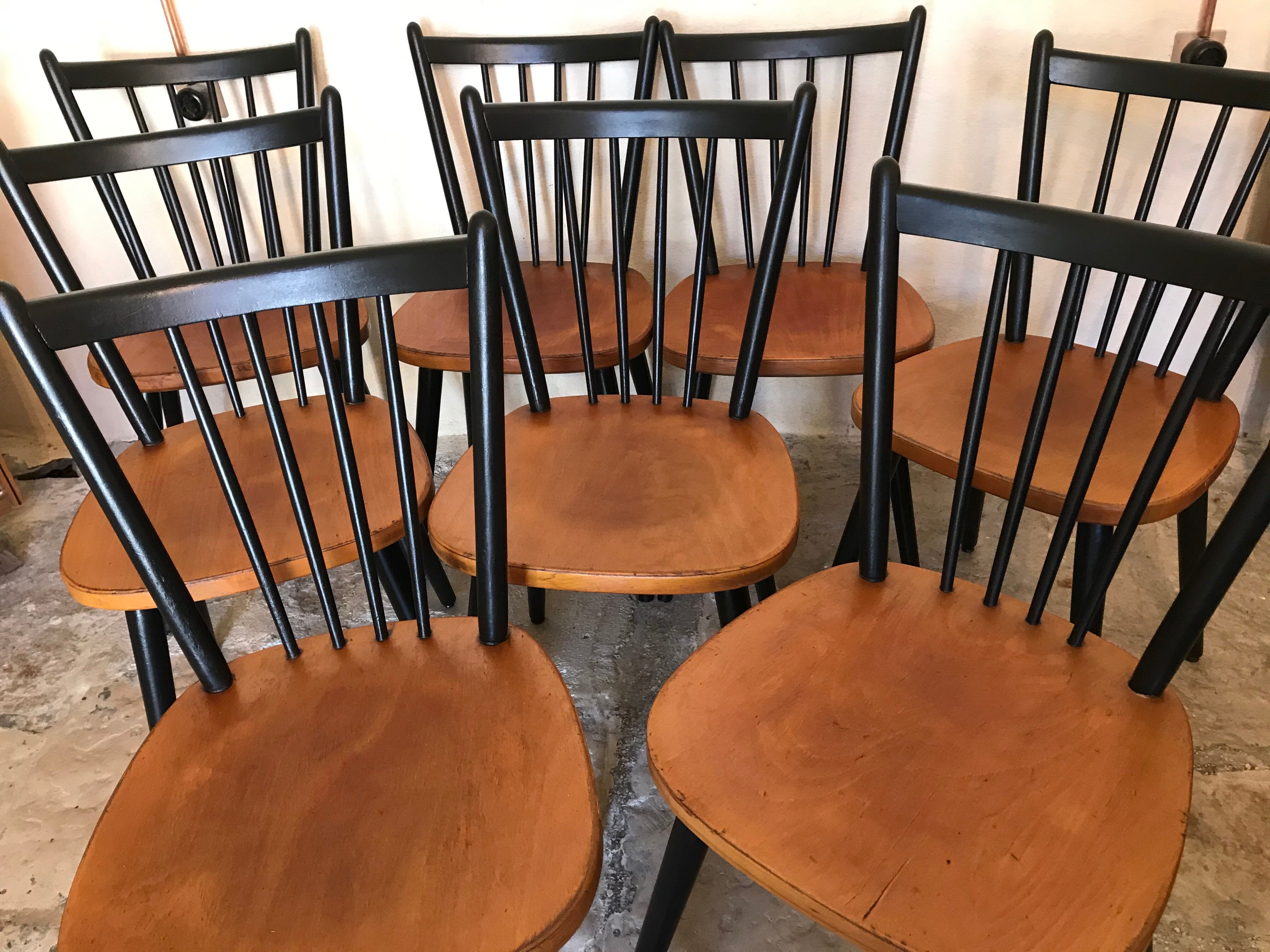 Lot of 8 Scandinavian chairs feet compass stamped Hiller