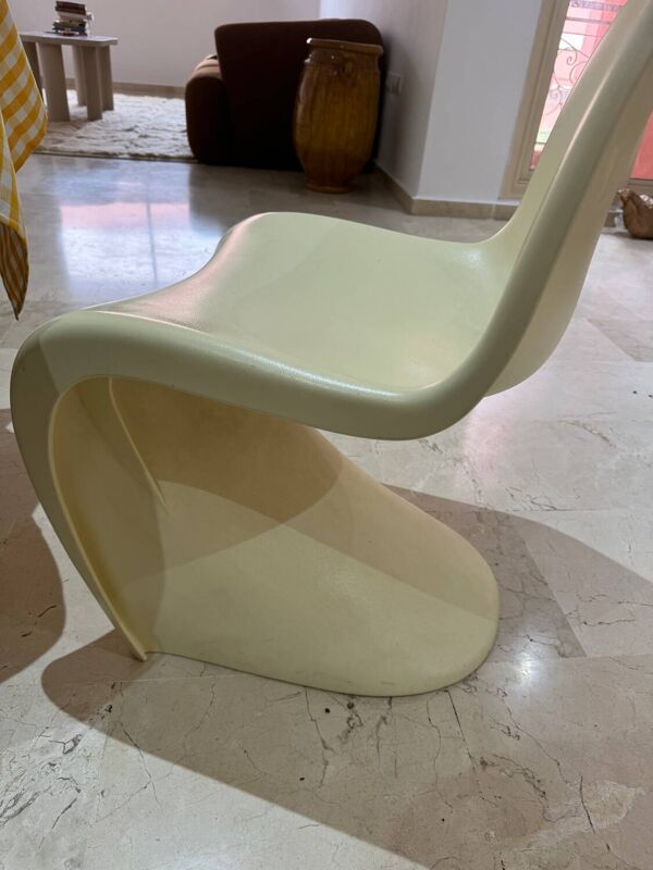 Chaise design en plastique style Panton