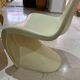 Chaise design en plastique style Panton