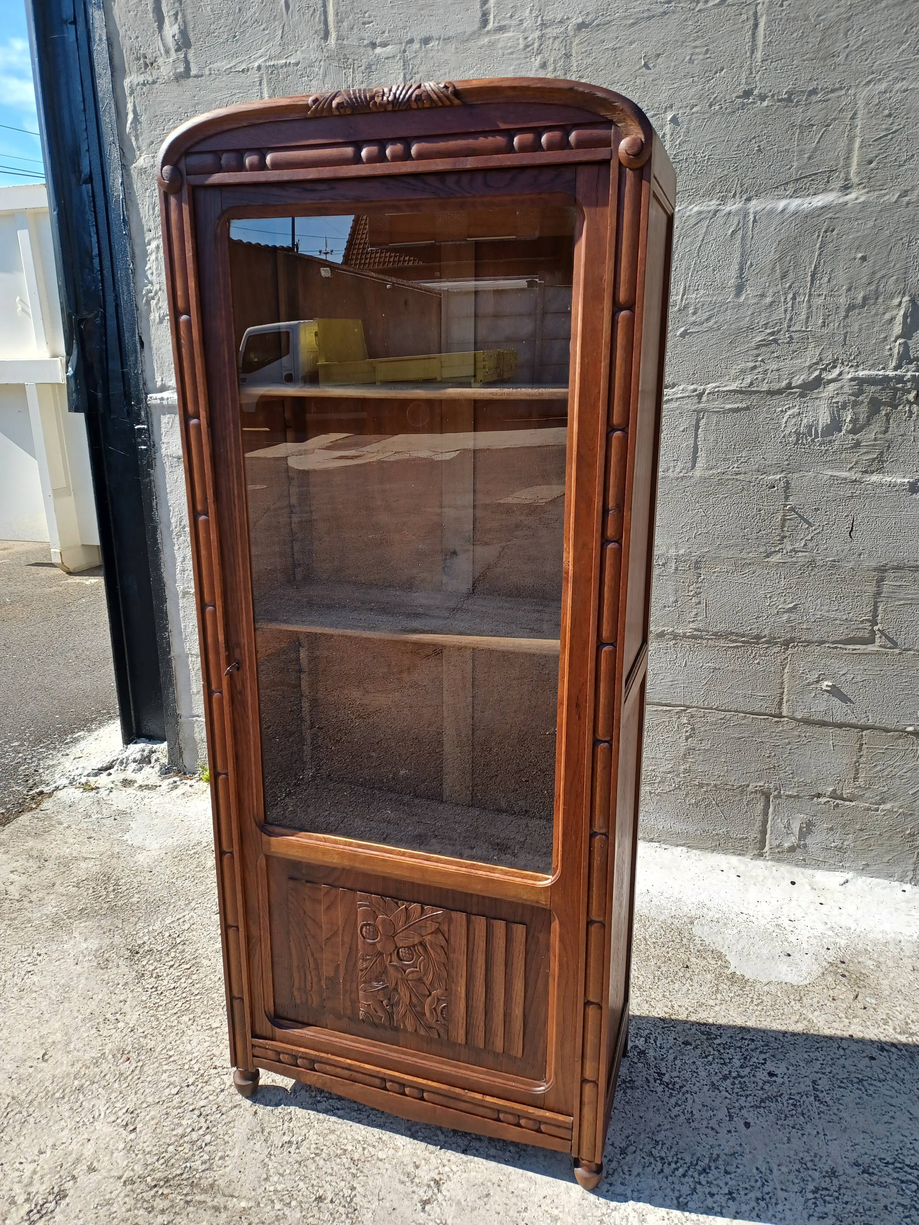 Art deco showcase
