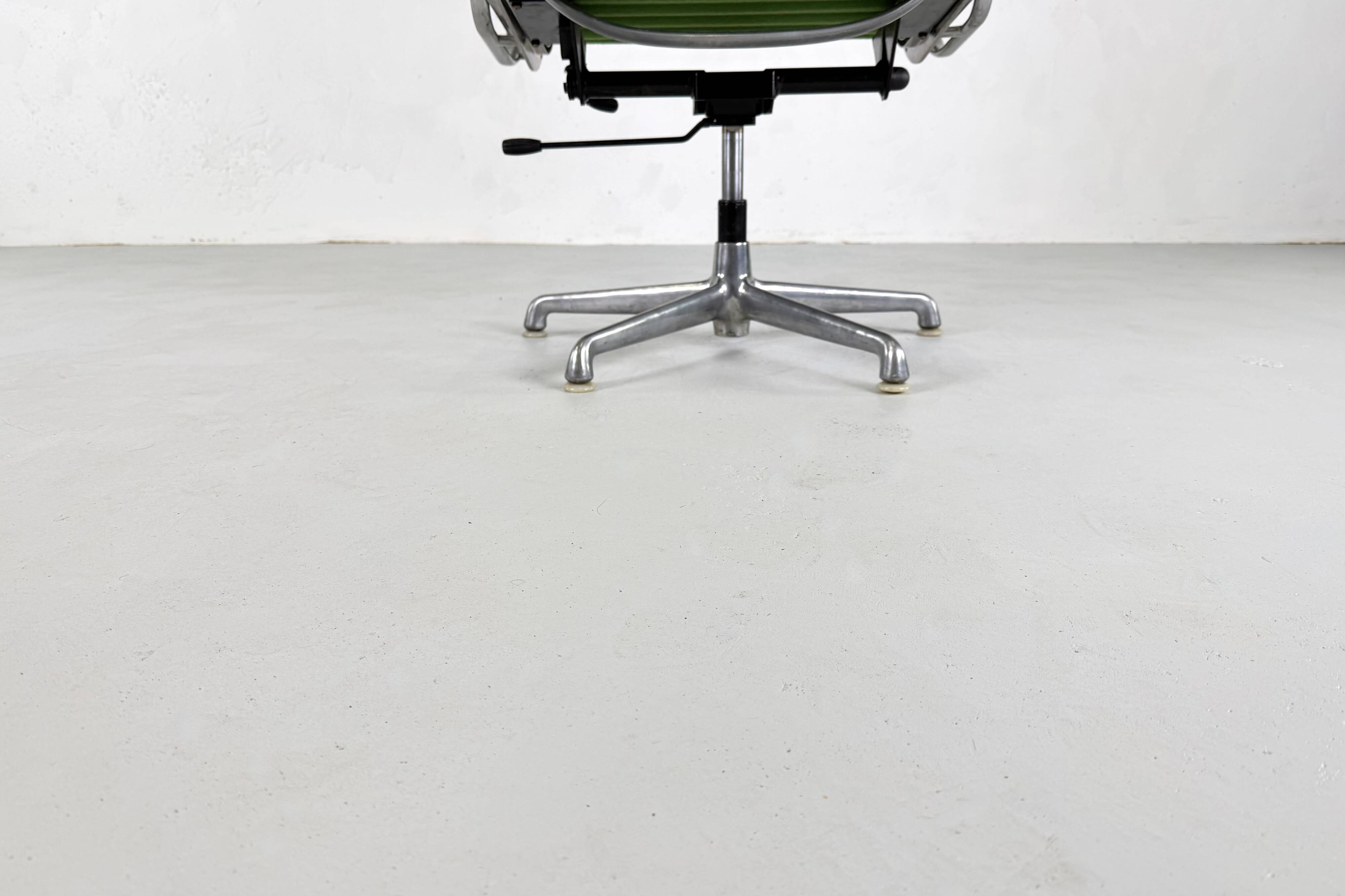 Office chair by Charles and Ray Eames for ICF - 1960s