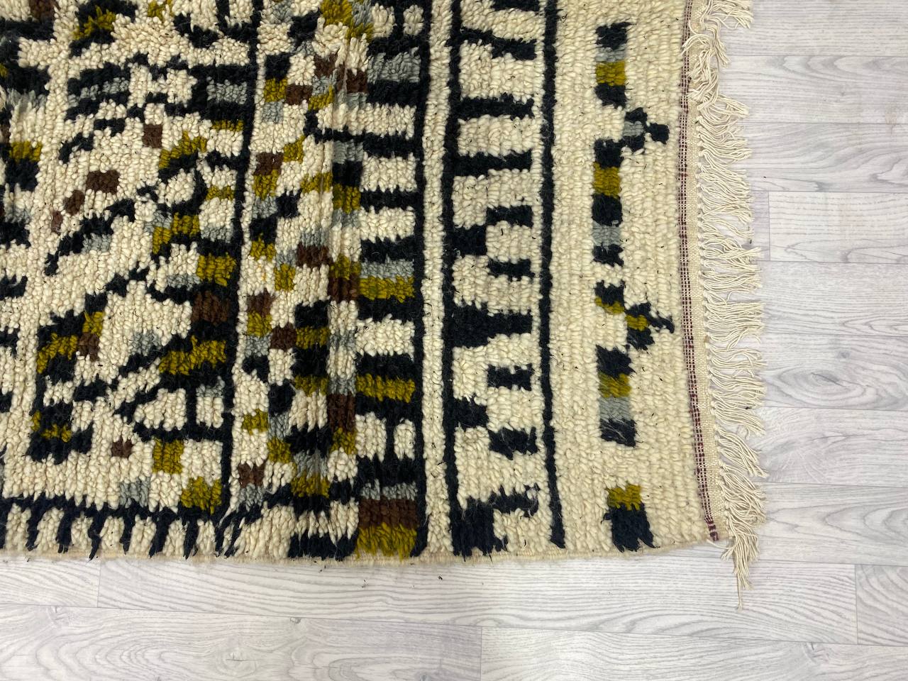 Berber carpet marocain handmade 218 X 154 CM