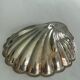 Vide-poche coquille en métal argenté – plat décoratif coquillage vintage
