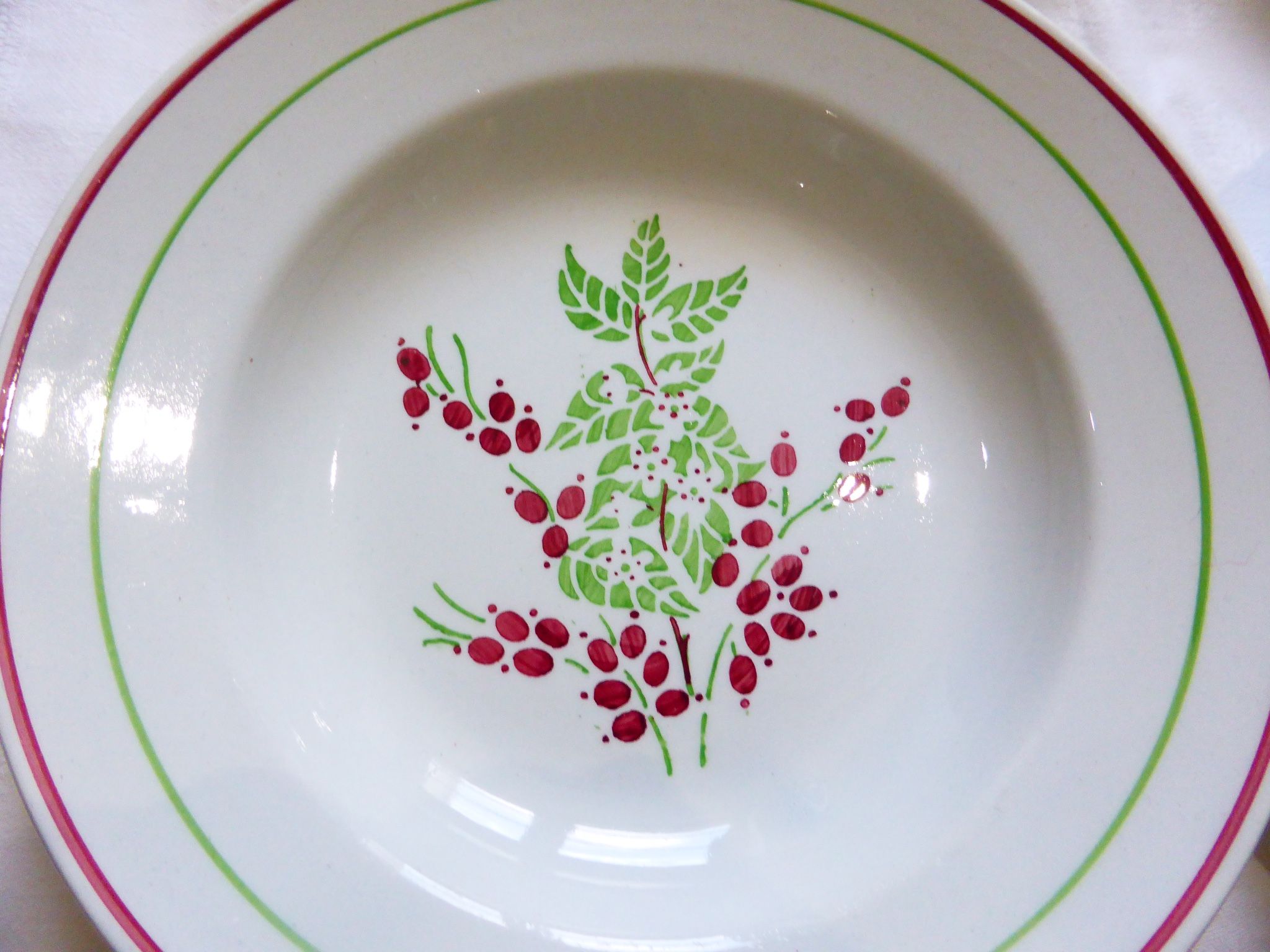 Set of 4 mismatched deep plates 2010114