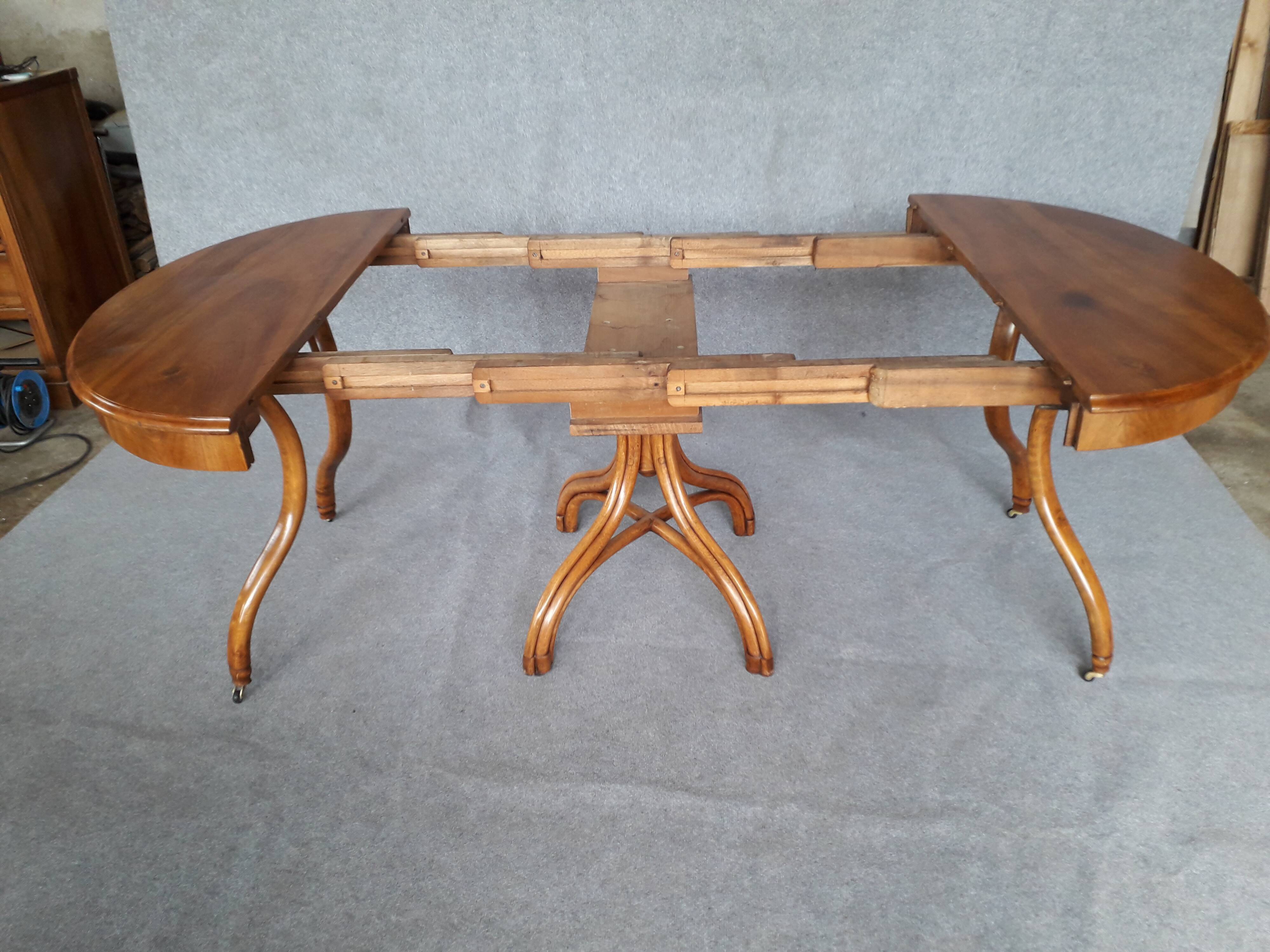 Extending table with vintage bentwood base from the end of the 19th century