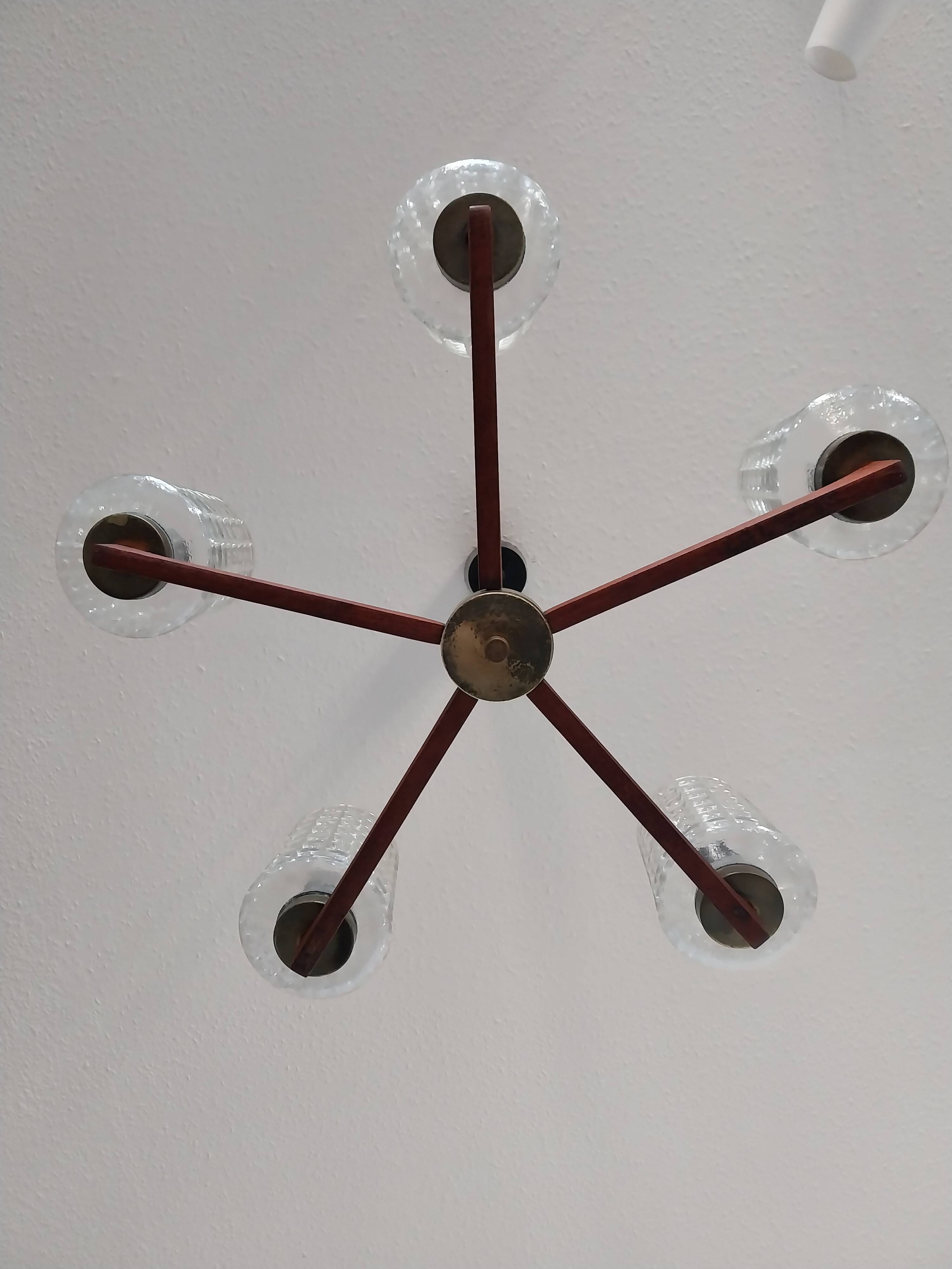 Chandelier with 5 branches in teak and brass, Scandinavian design.