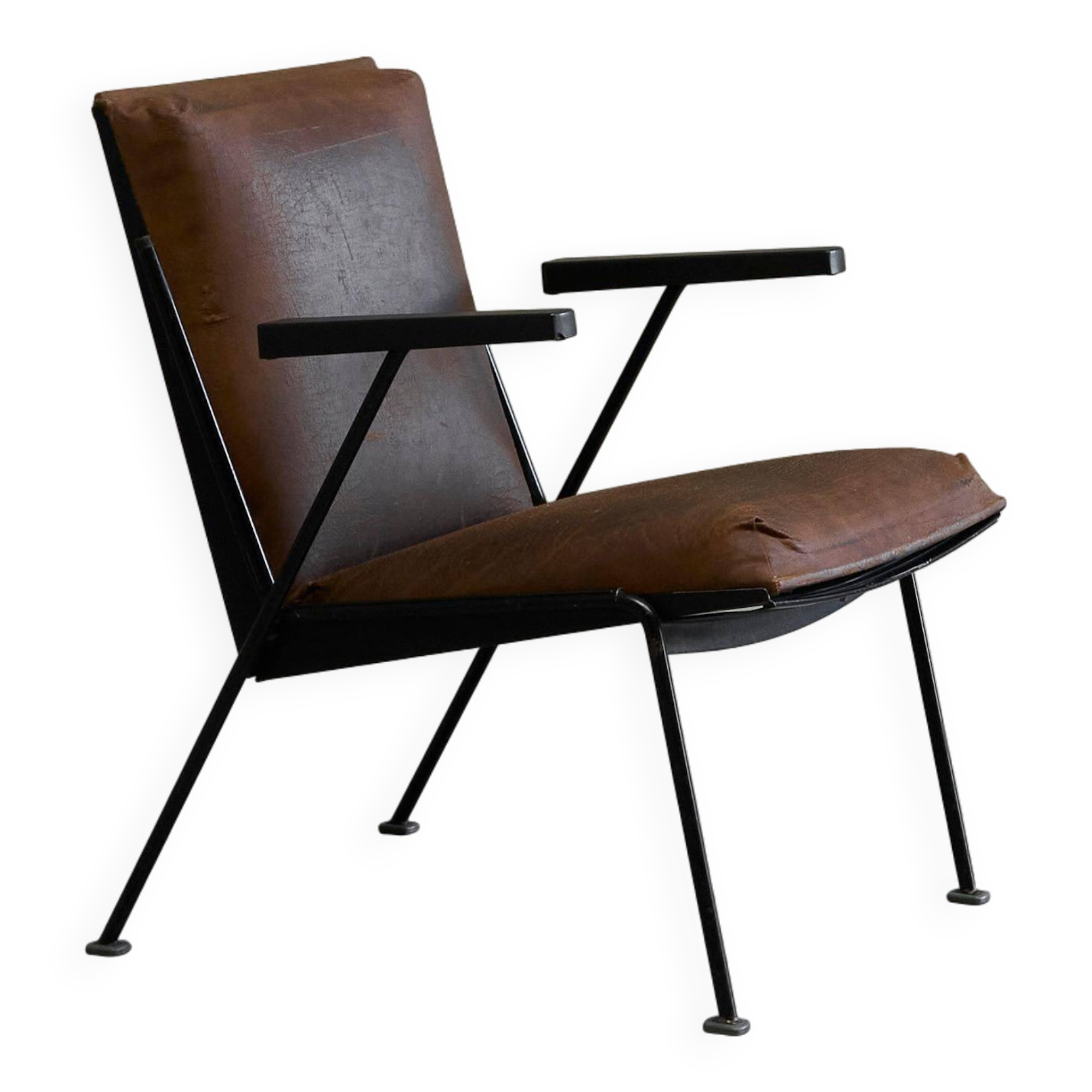 Modernist Dutch lounge chair in enamelled steel and leather from the 1950s.