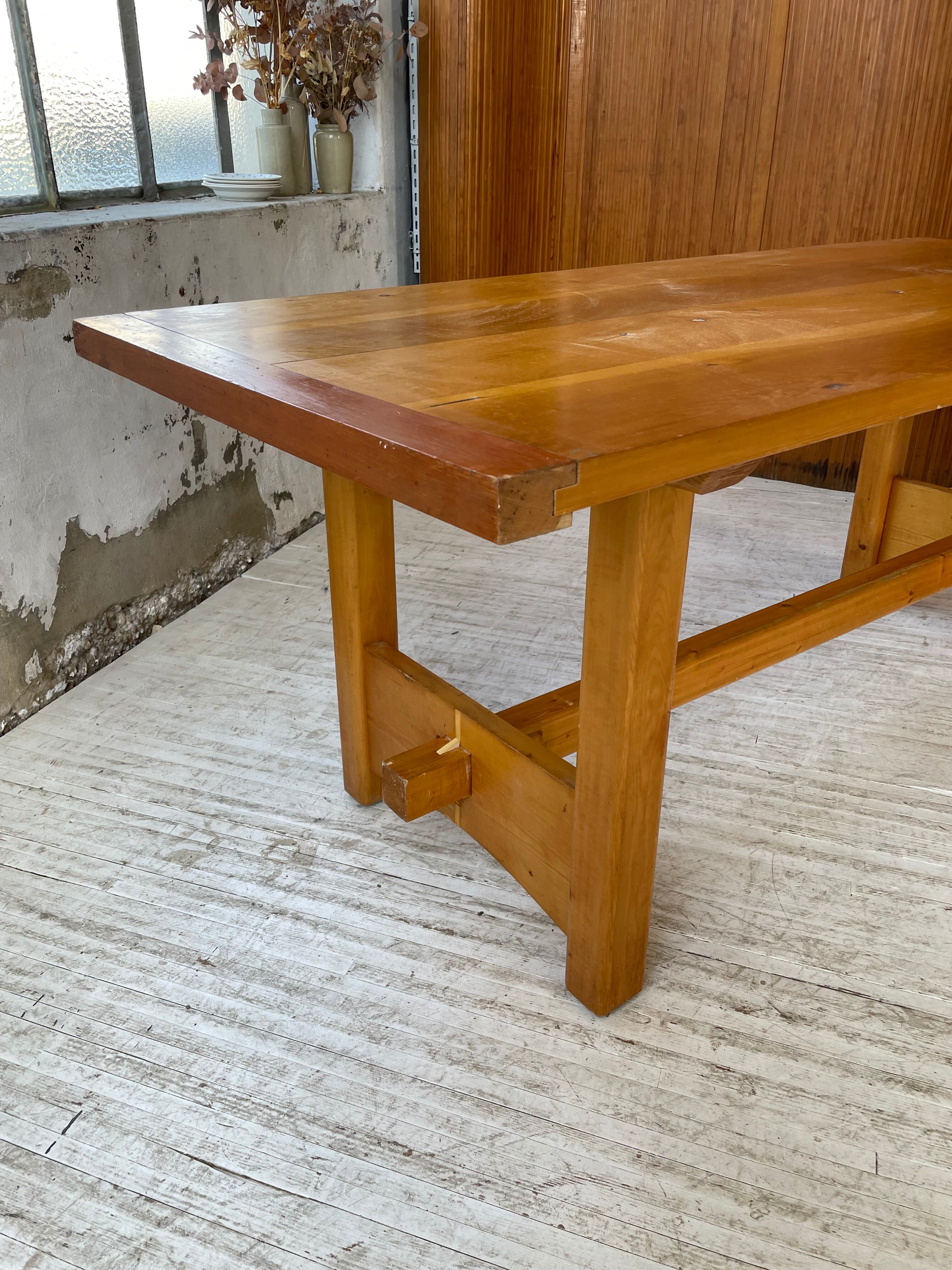 Mountain furniture table in pine 2m