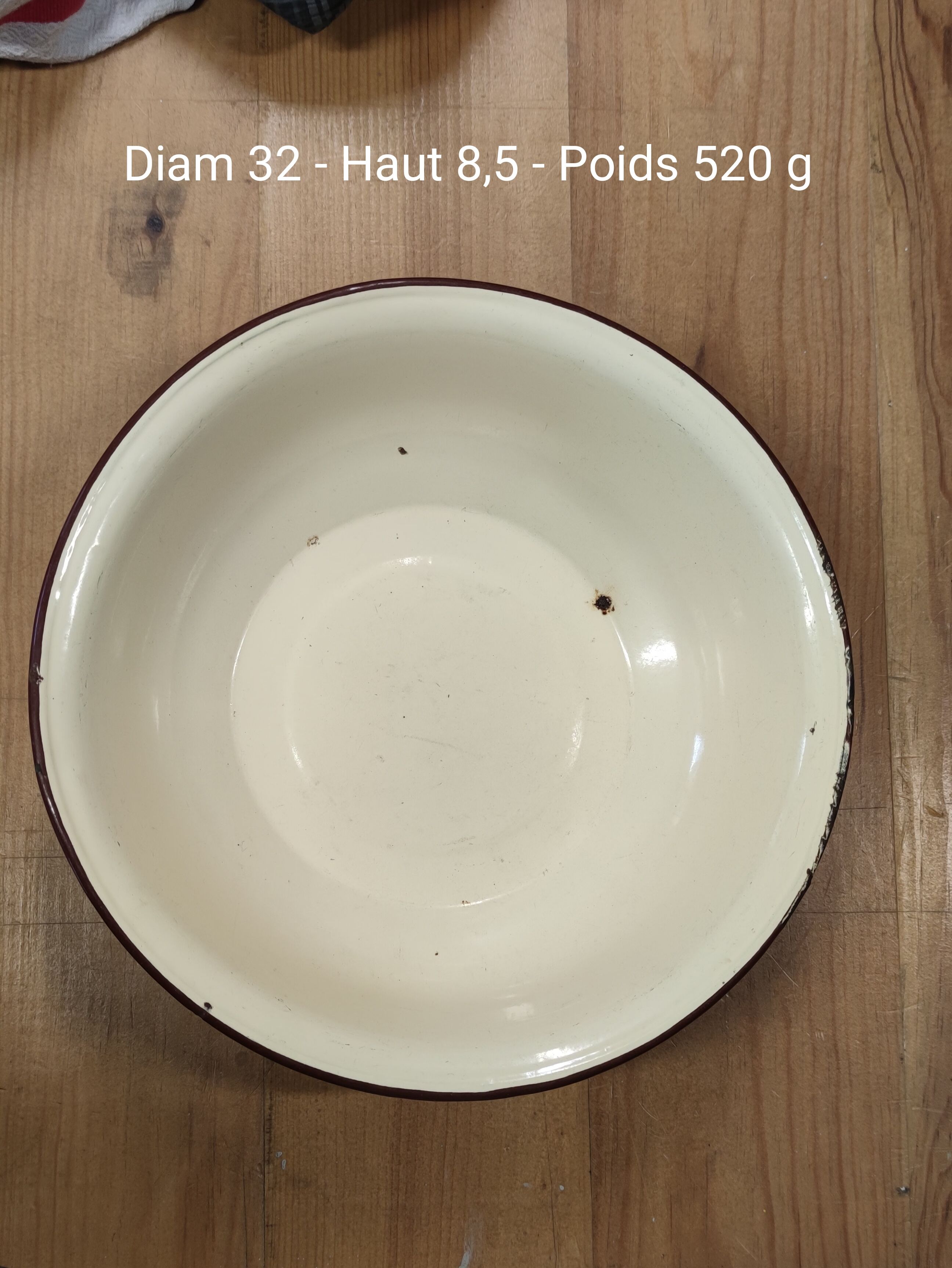 Enamelled metal bowl