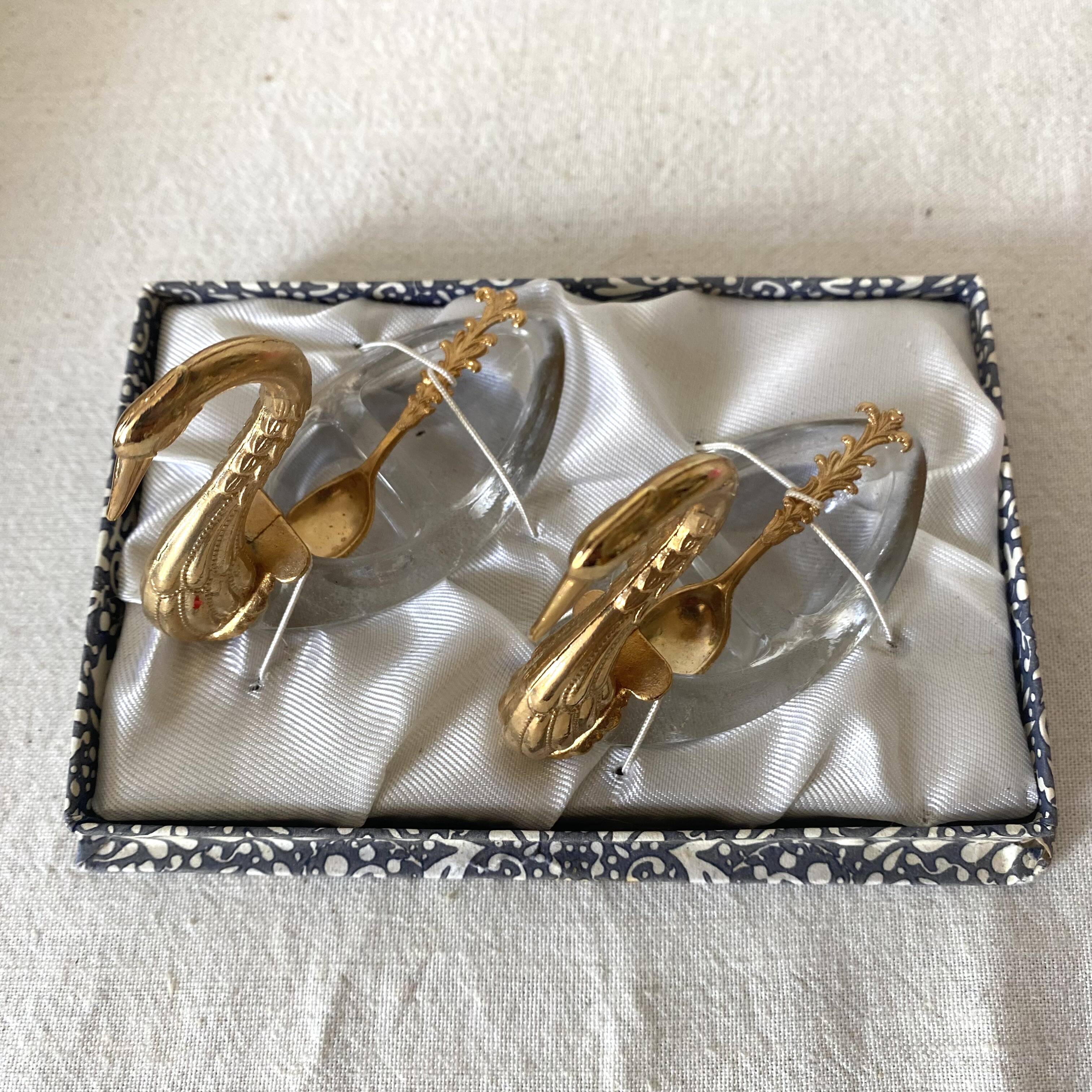 Salt and pepper shakers, 1960s swans