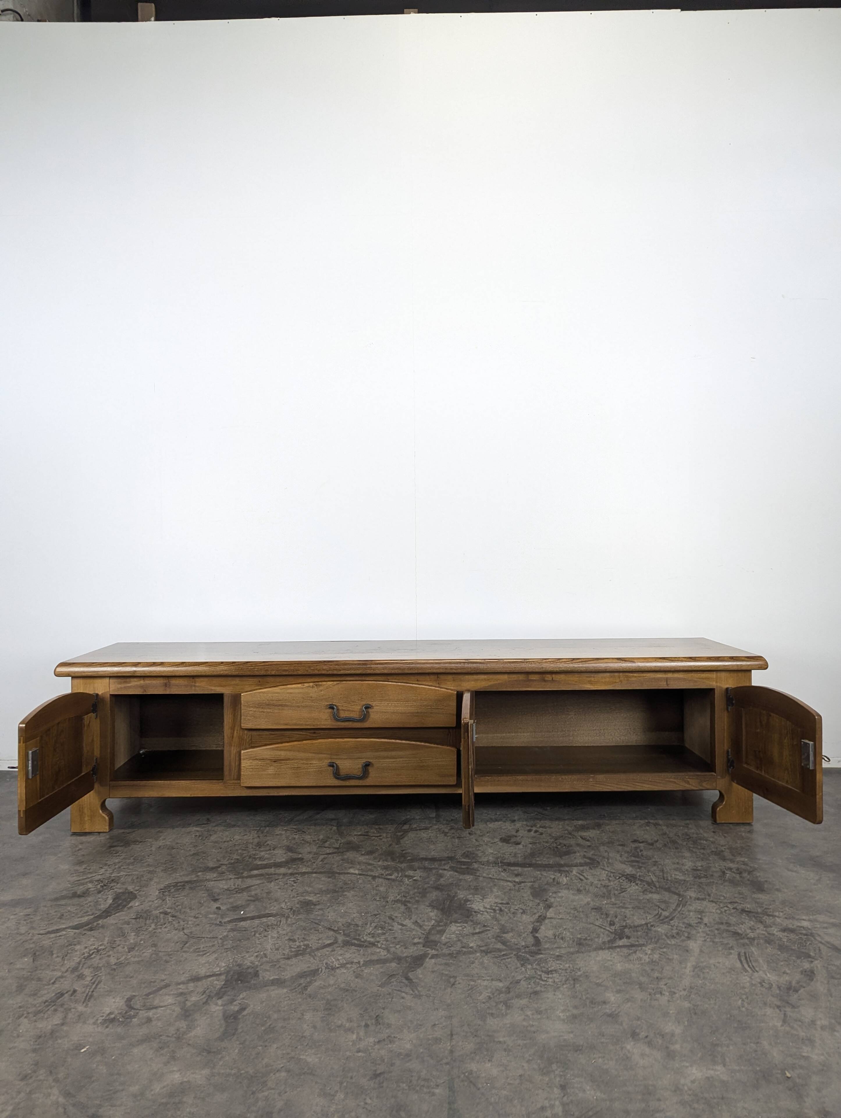 Low buffet in solid oak