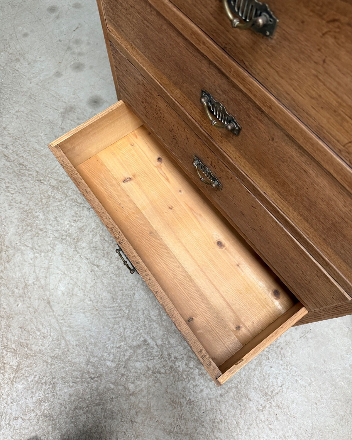 Parisian display cabinet in oak (renovated)