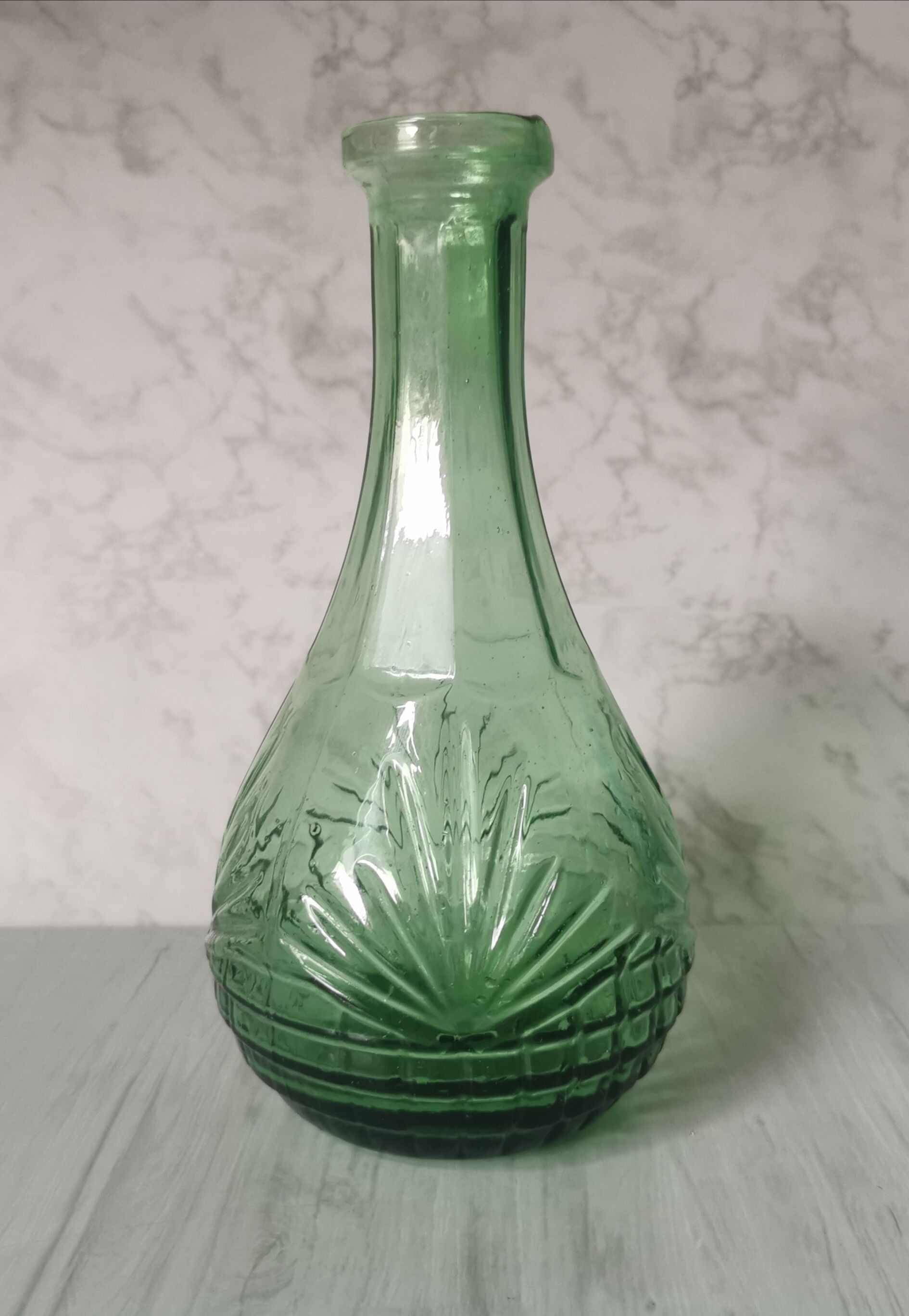 Chiseled glass decanter