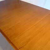 Scandinavian expandable rectangular table in teak