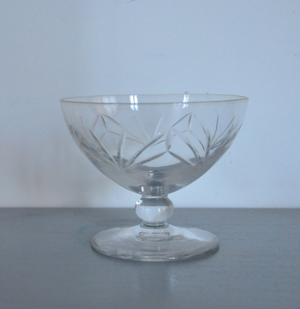 8 cups champagne service